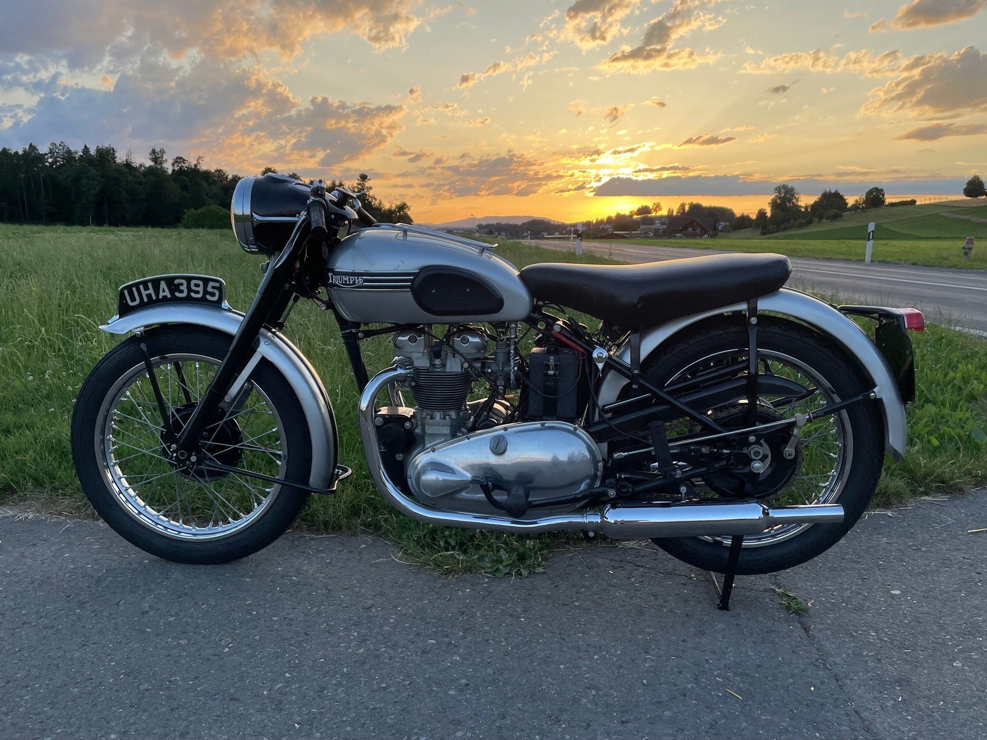 TRIUMPH T100 Competition-image-1