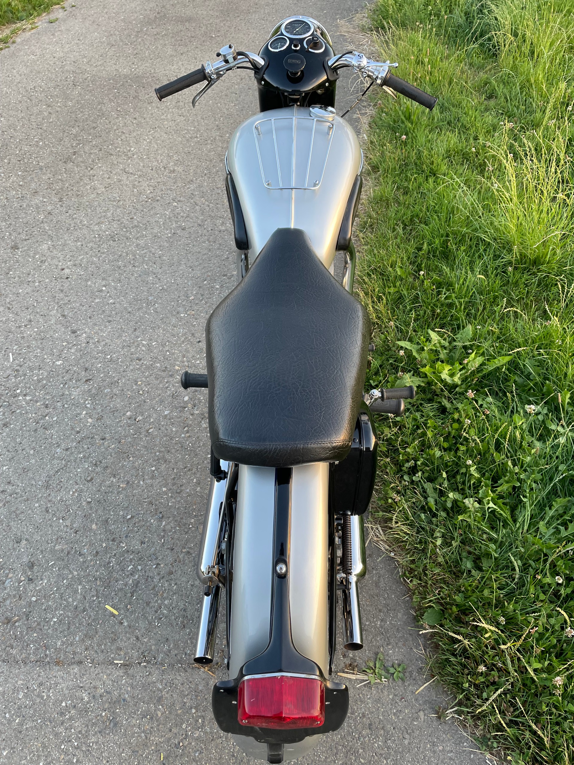 TRIUMPH T100 Competition-image-10
