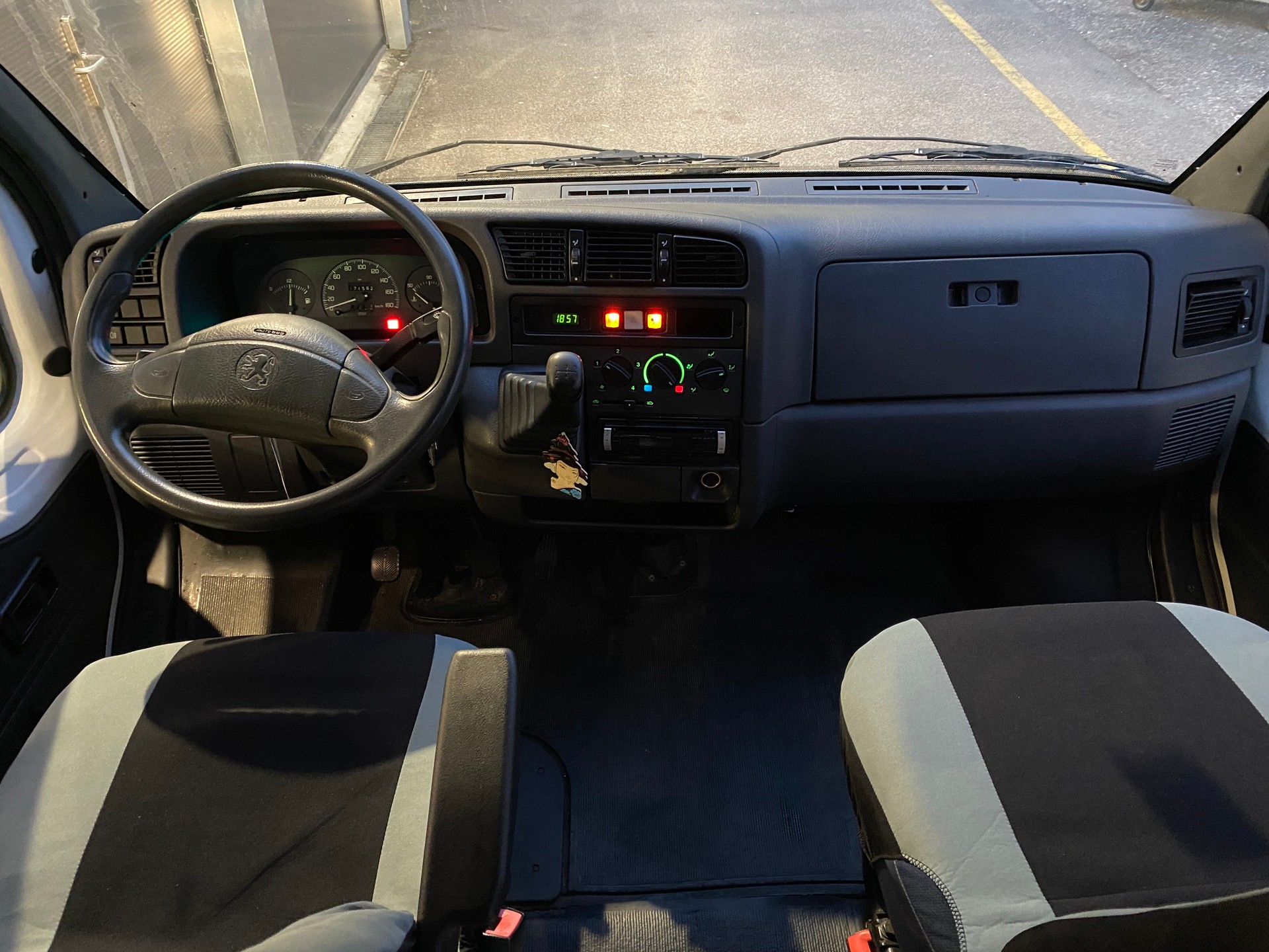 PEUGEOT Boxer 1.9TD 310 CS-image-8