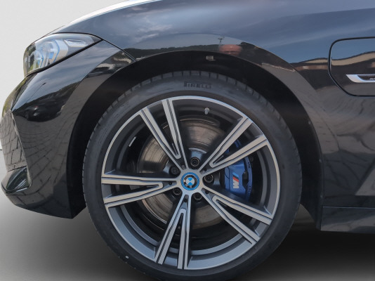 BMW 330e xDr Tour M Sport-image-12