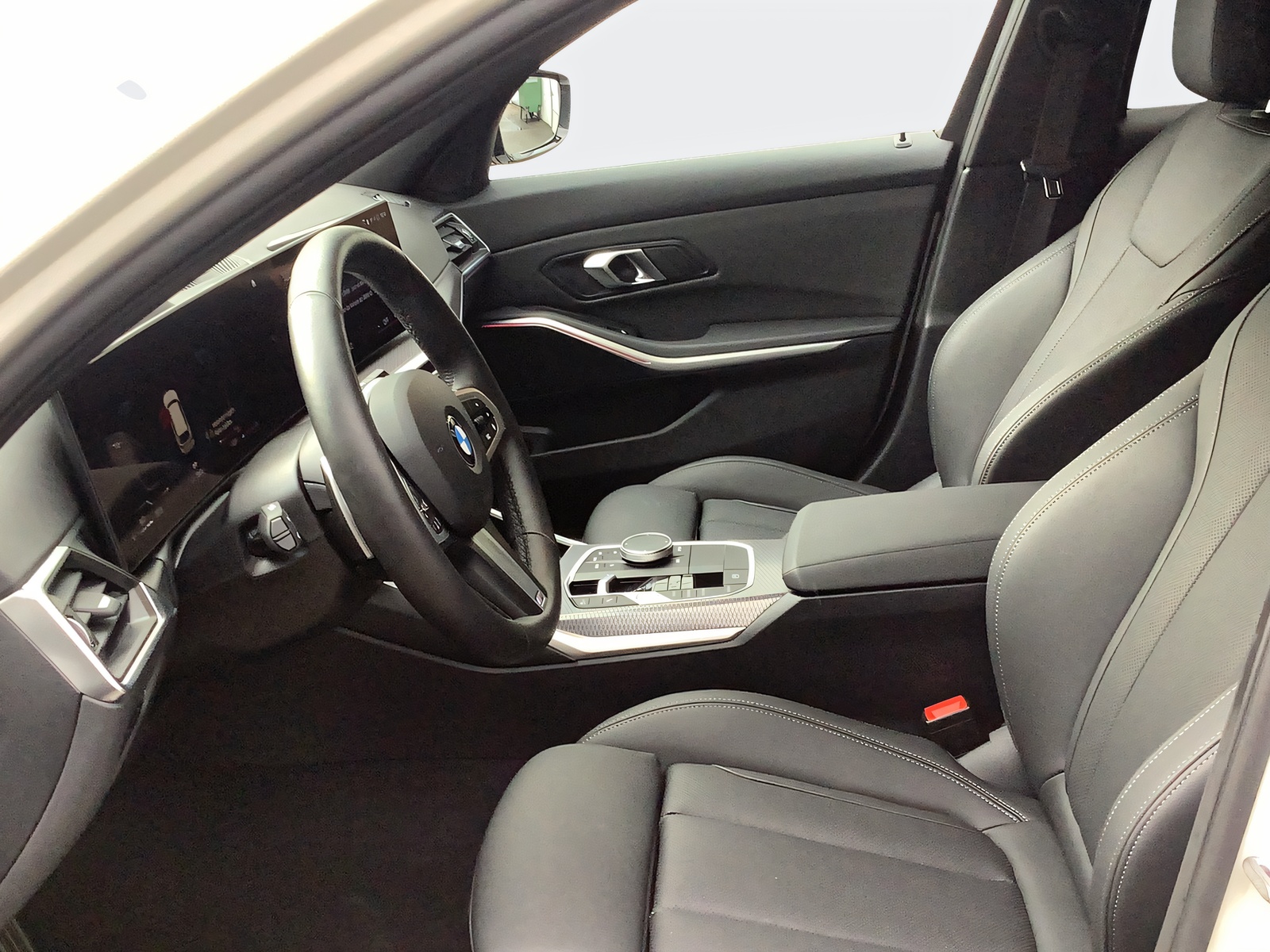 BMW 320d xDr 48V Tour M Sport-image-9