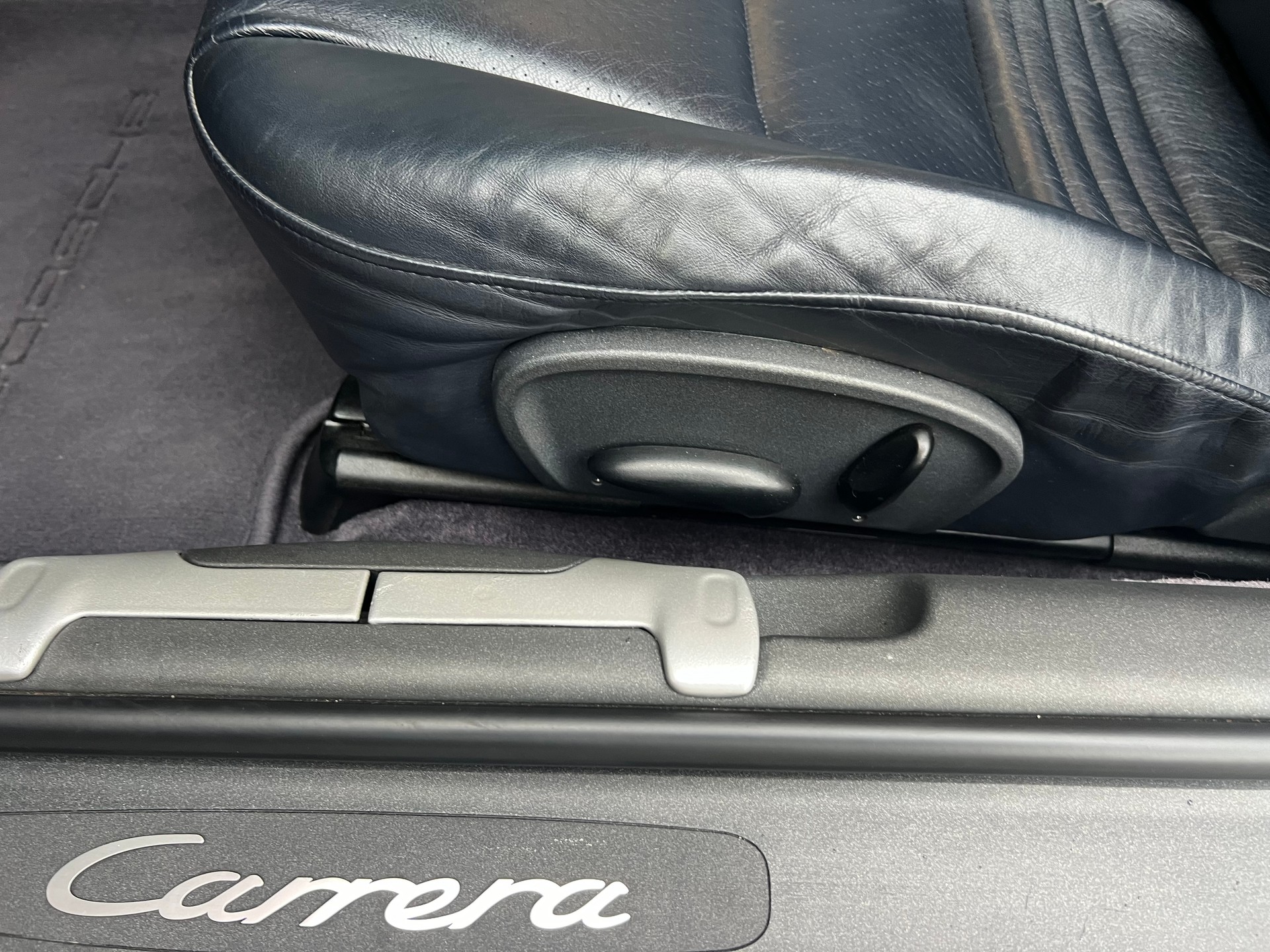 PORSCHE 911 Carrera Cabrio-image-6
