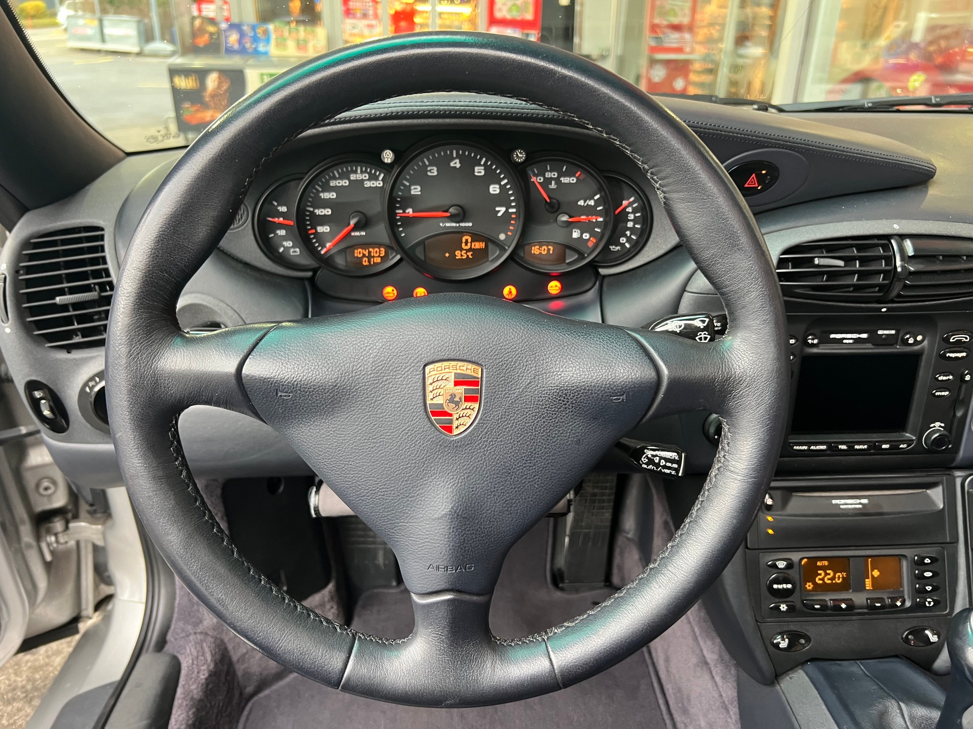 PORSCHE 911 Carrera Cabrio-image-7