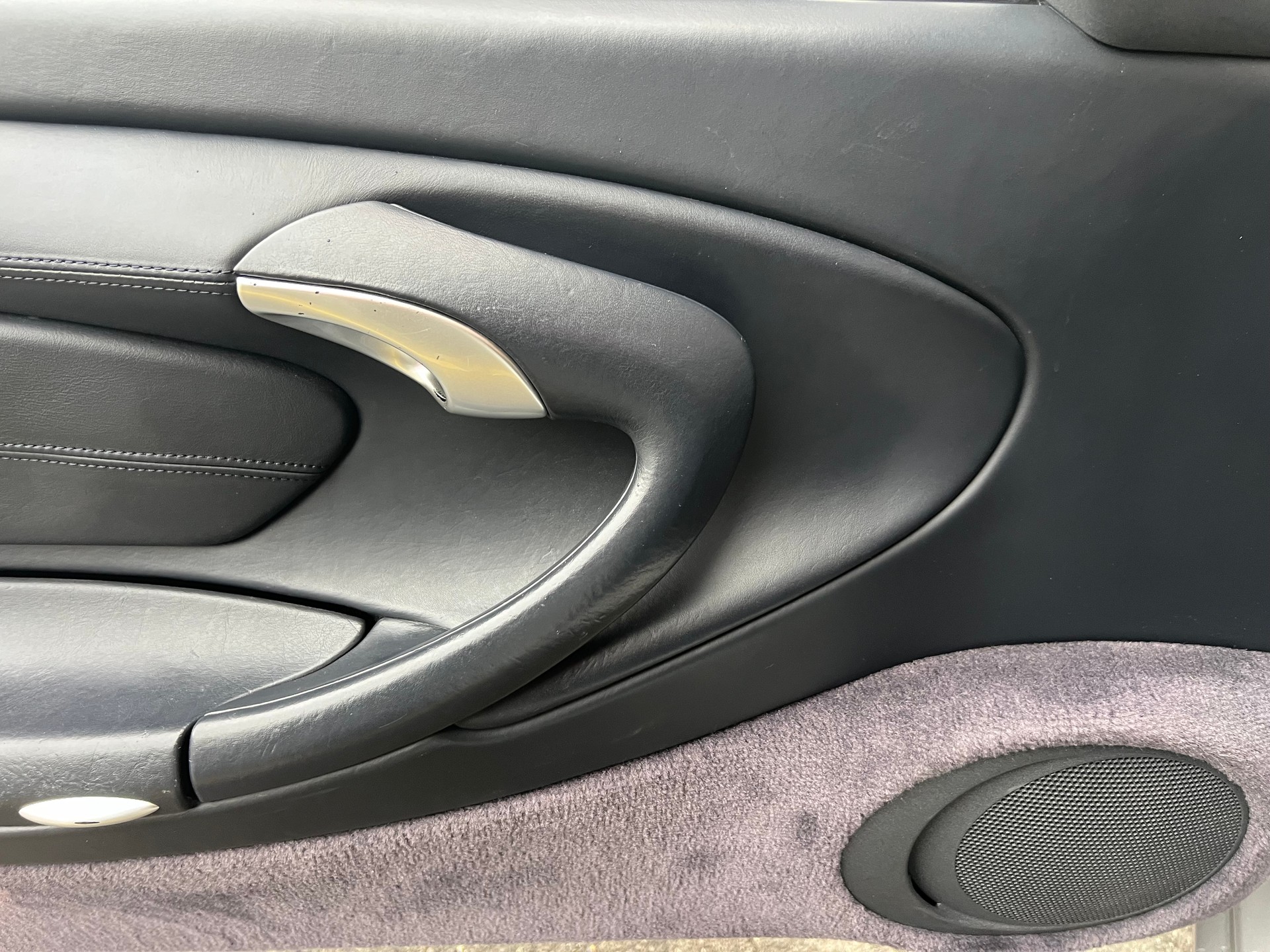 PORSCHE 911 Carrera Cabrio-image-10