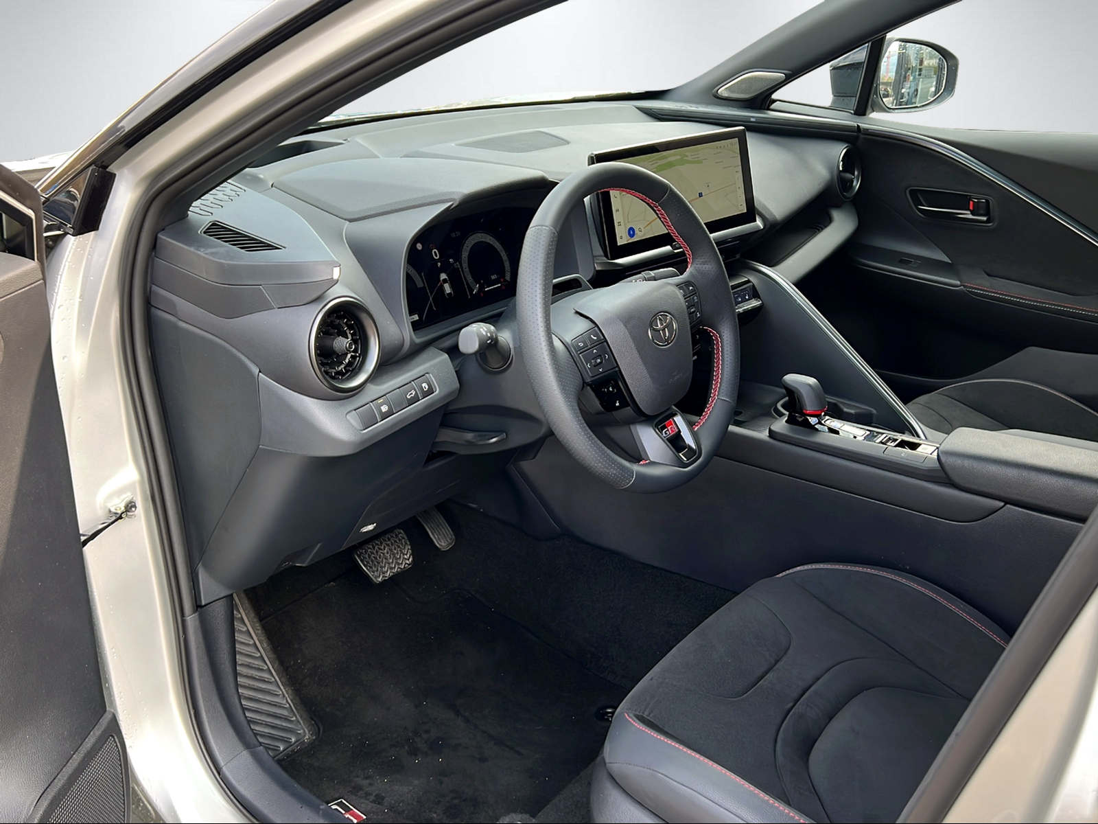 TOYOTA C-HR 2.0 HEV GR Sport Premiere 4x4-image-13