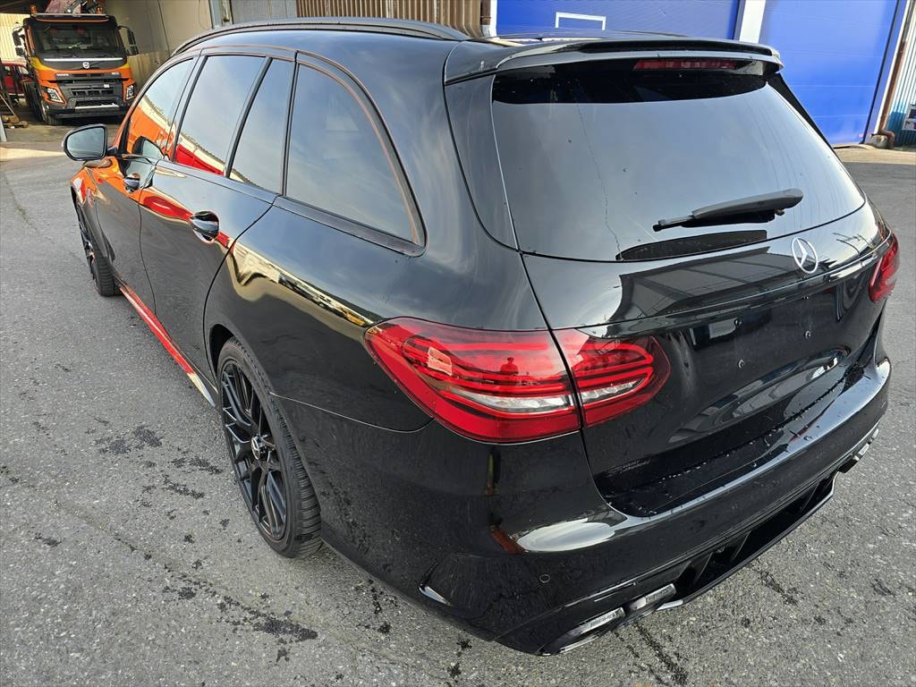 MERCEDES-BENZ C 63 S AMG-image-2