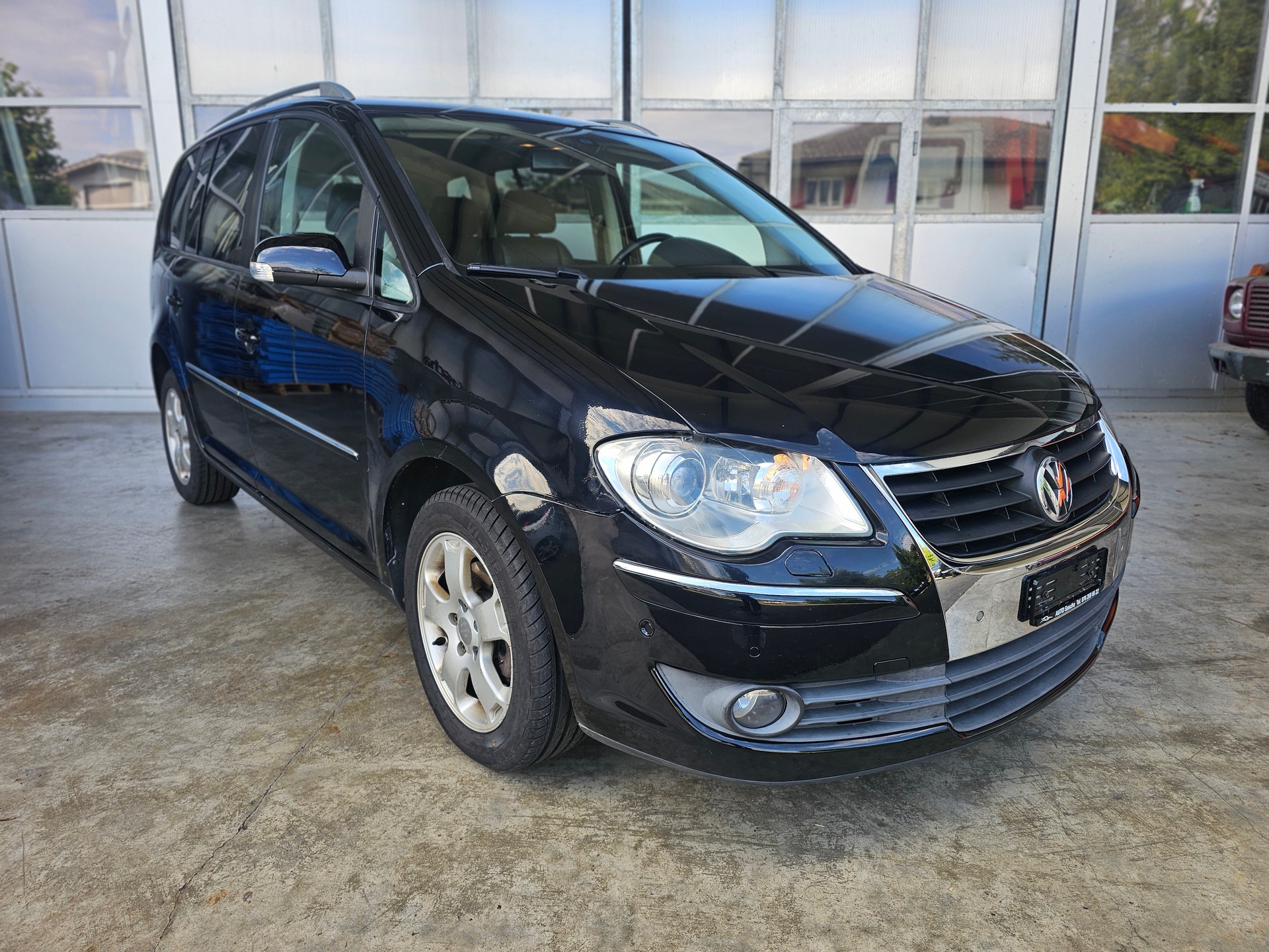 VW Touran 2.0 TDI Highline-showroom-element-2