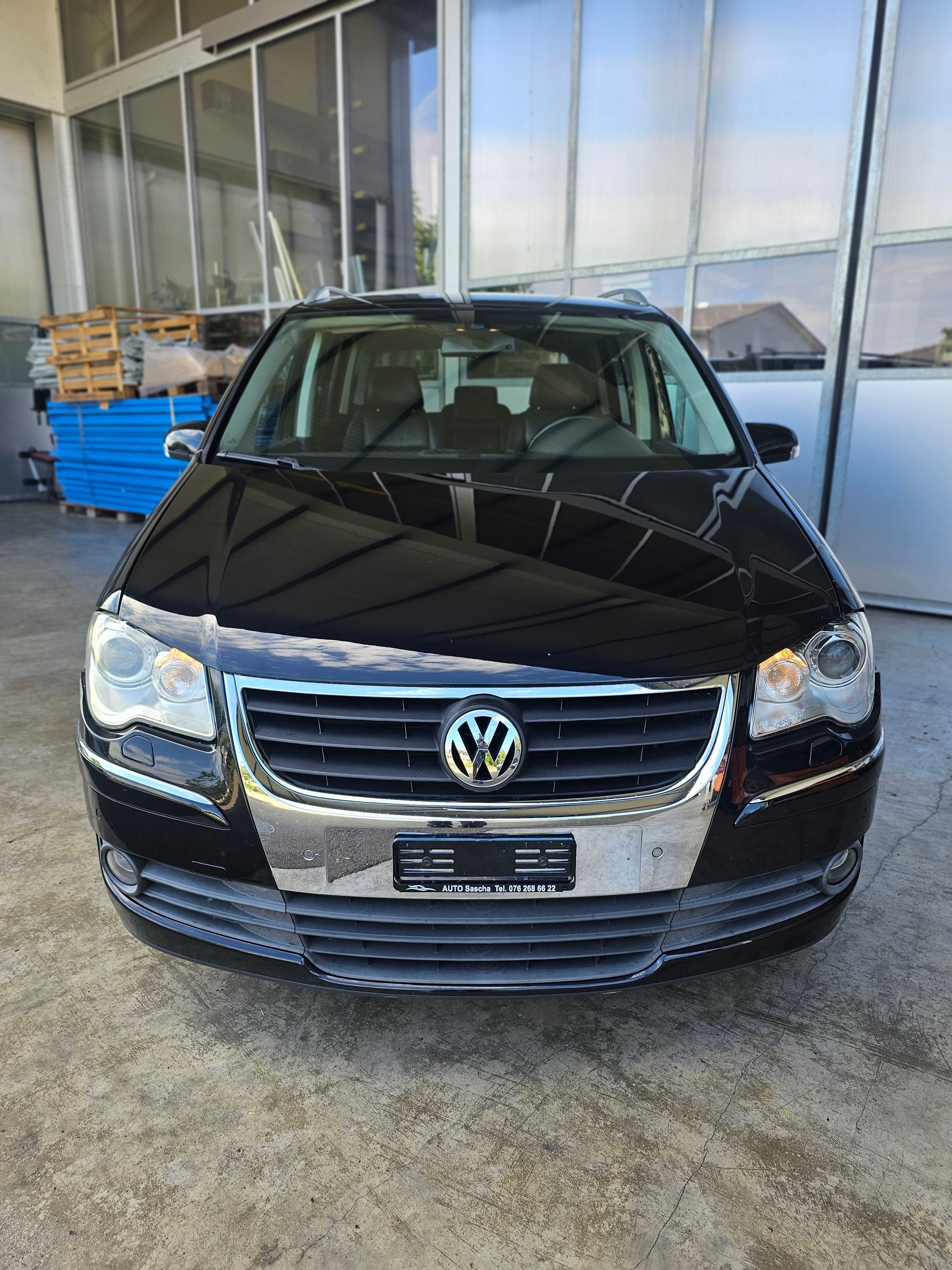 VW Touran 2.0 TDI Highline-showroom-element-1