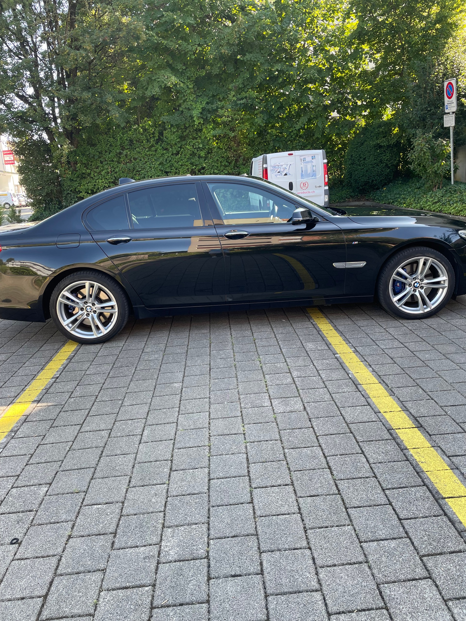 BMW 750d Xdrive Mpaket-image-4