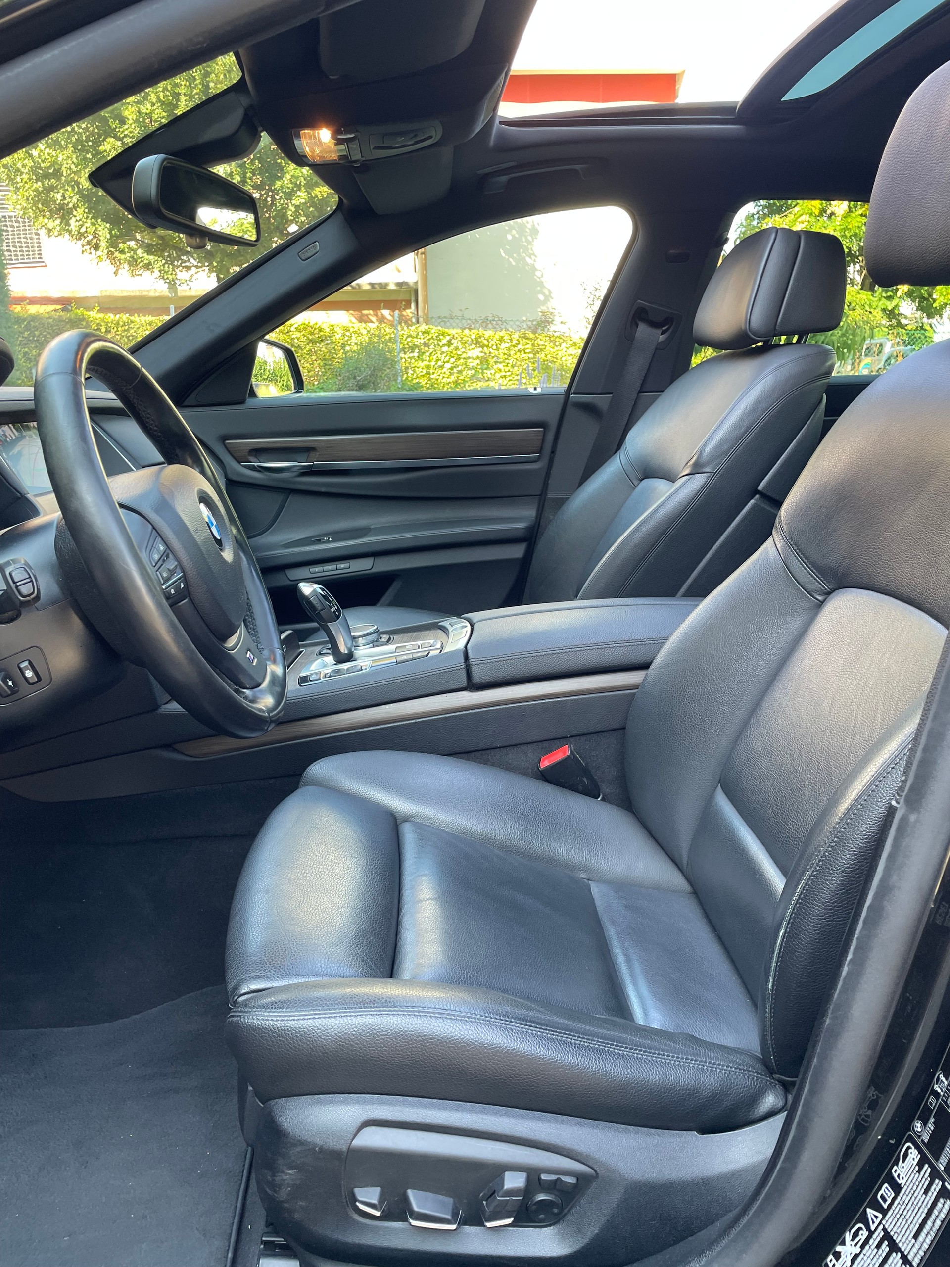 BMW 750d Xdrive Mpaket-image-9