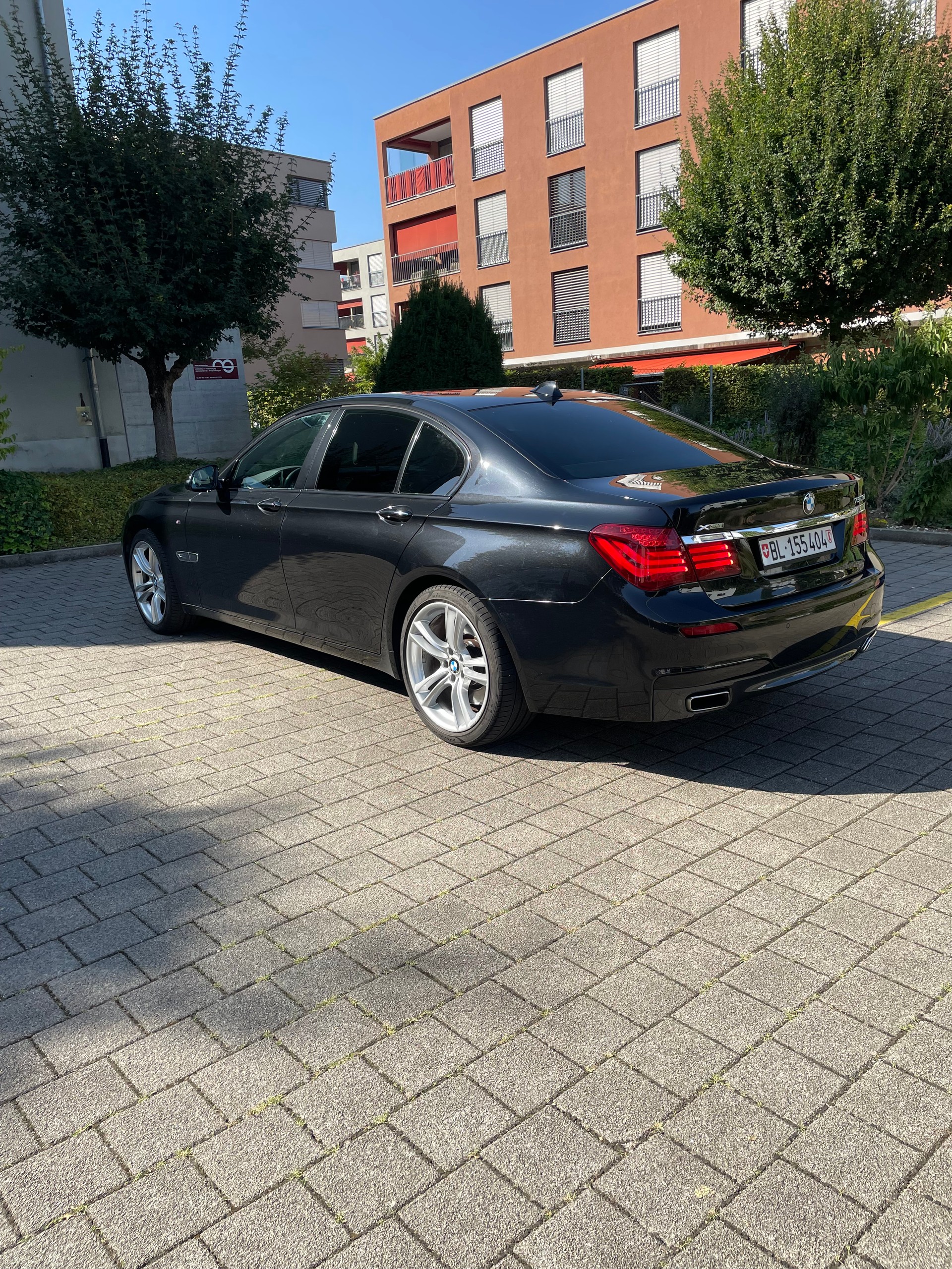 BMW 750d Xdrive Mpaket-image-2