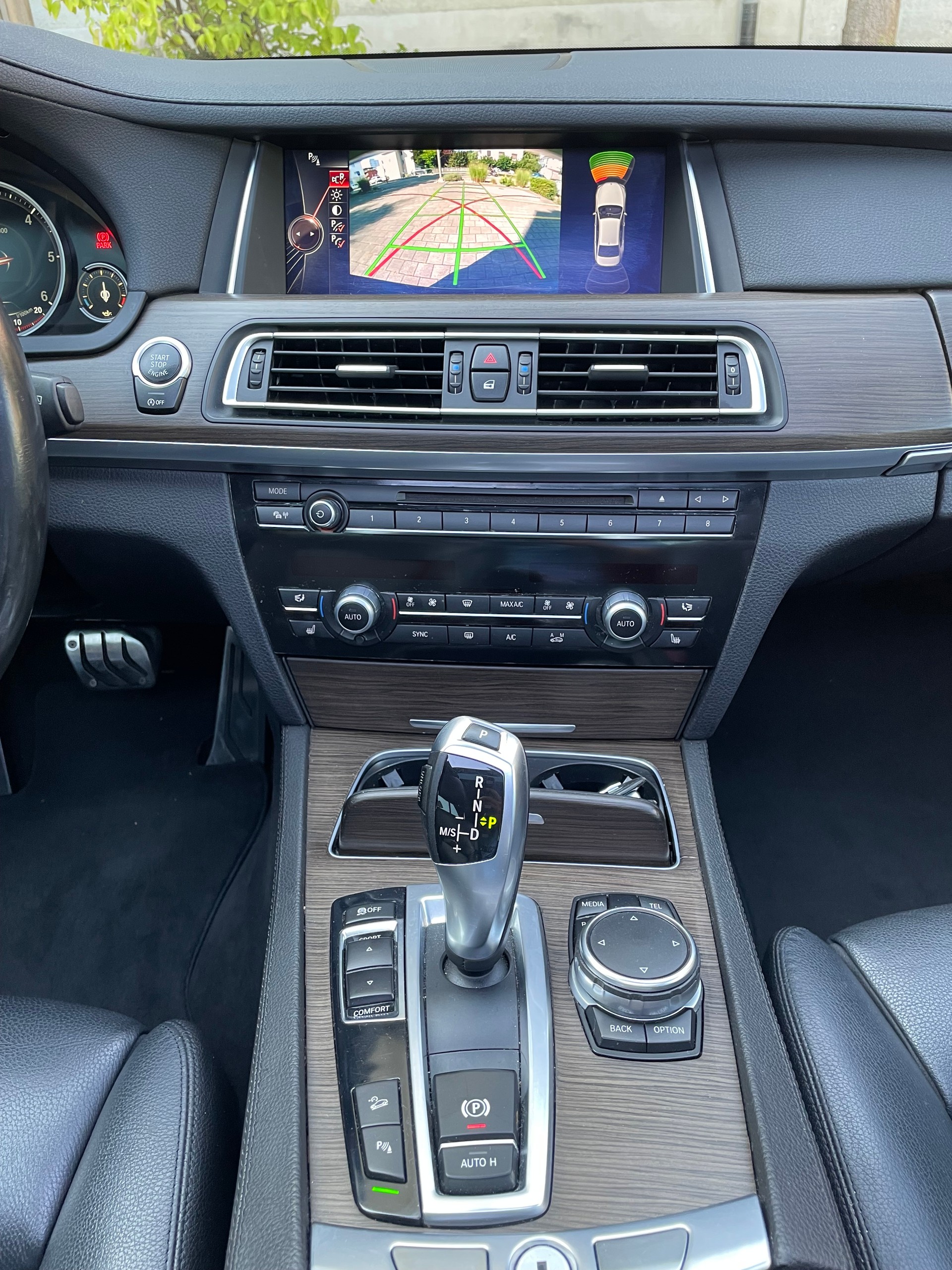 BMW 750d Xdrive Mpaket-image-12