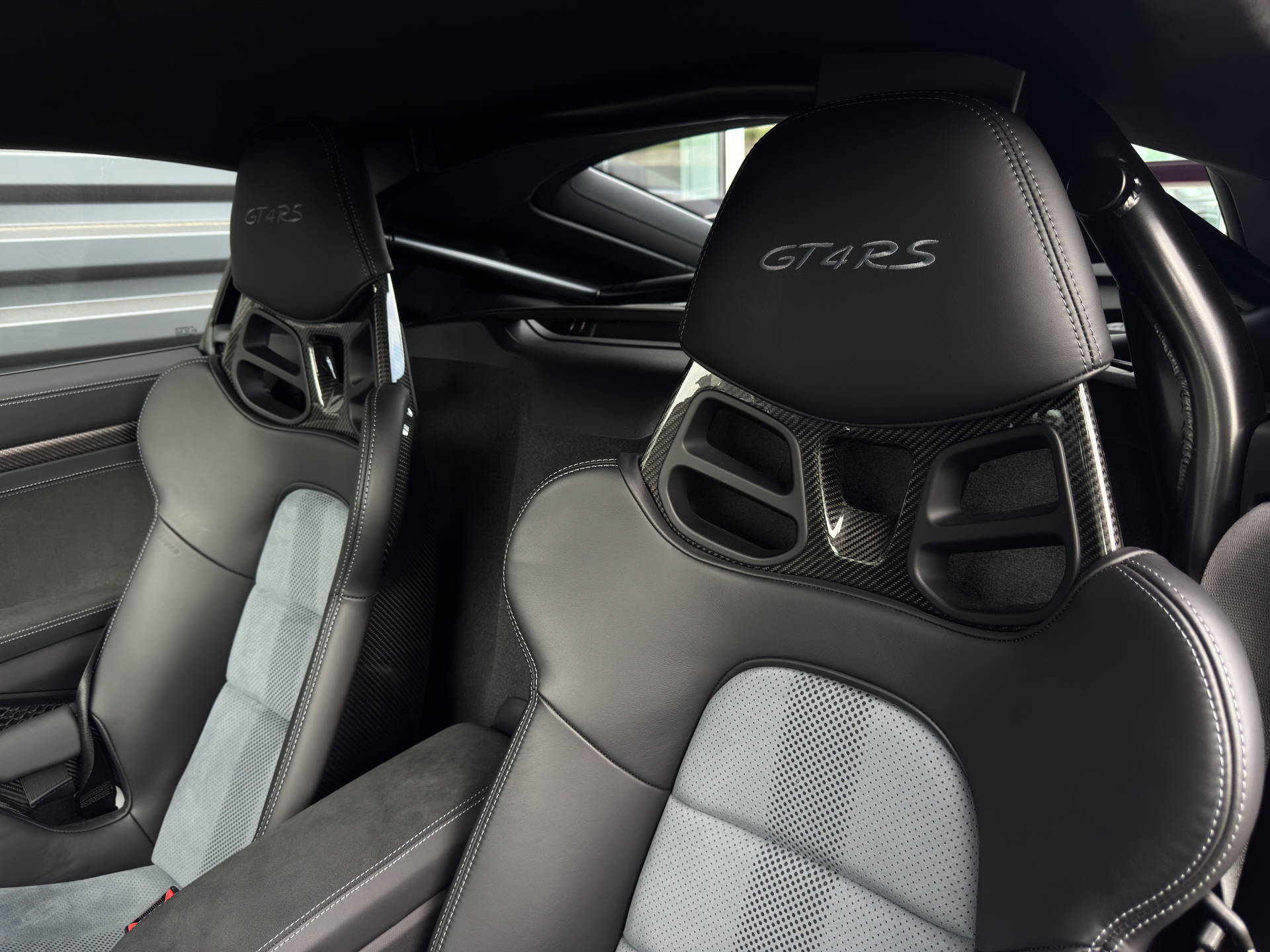 PORSCHE Cayman 718 GT4 RS-image-6