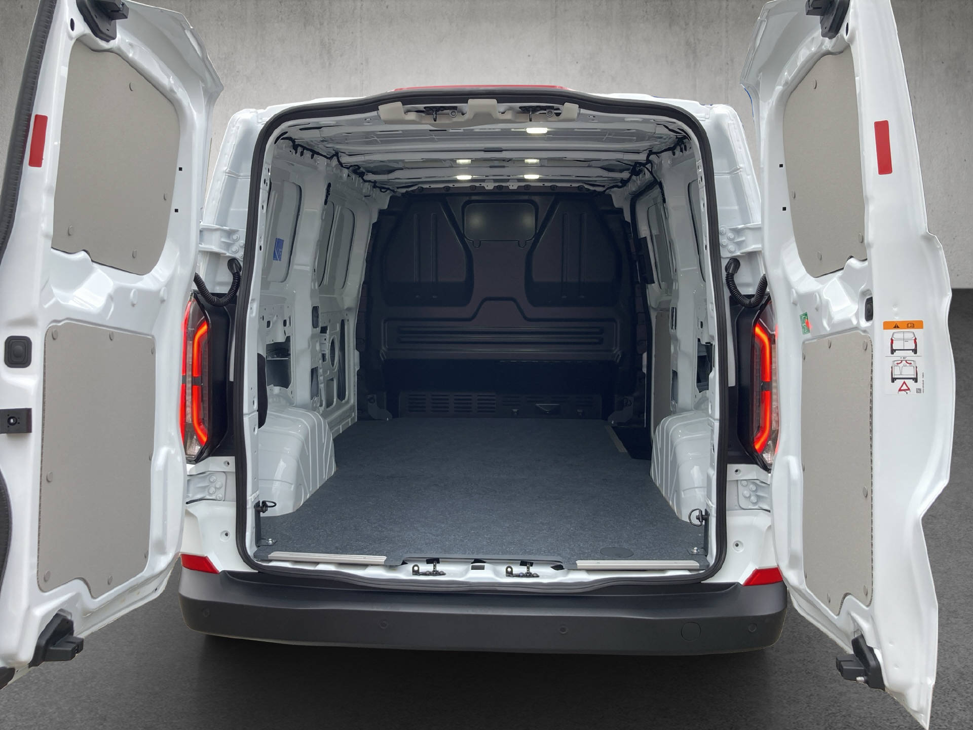 FORD E-Transit C Van 320 L1 Trend-image-15