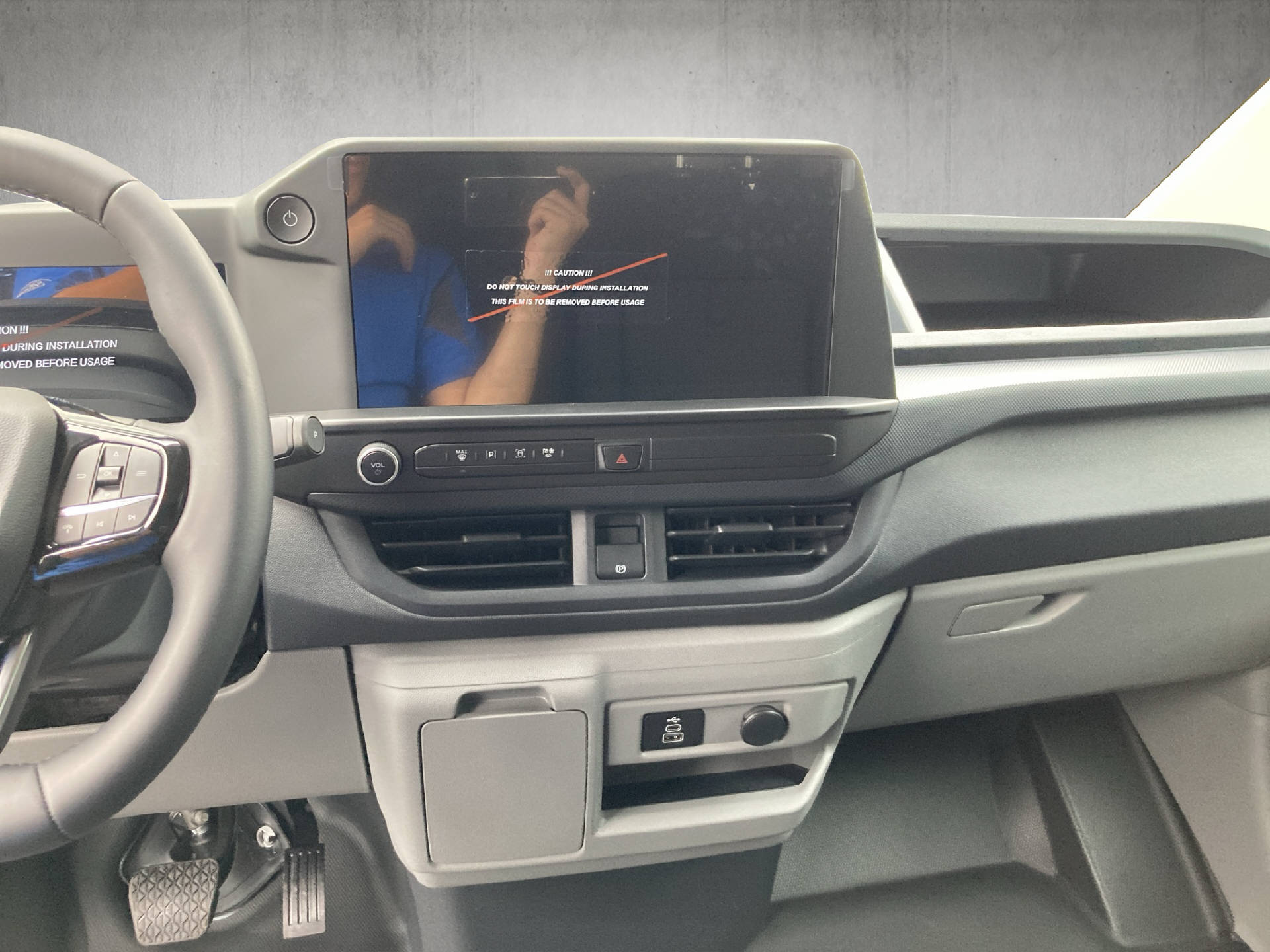 FORD E-Transit C Van 320 L1 Trend-image-14