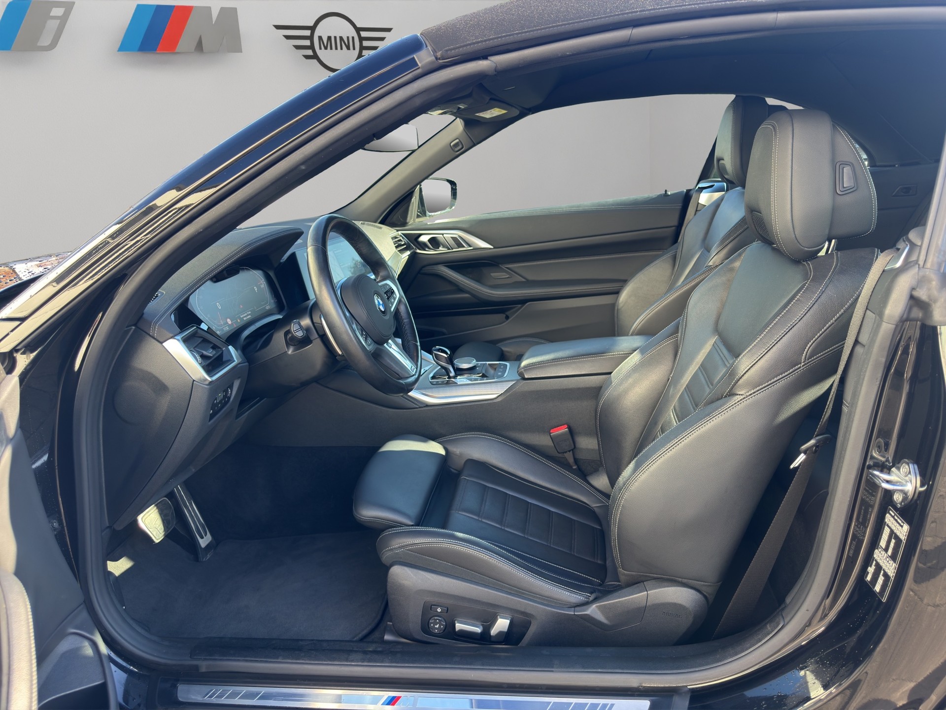 BMW 420i Cabriolet M Sport Steptronic-image-14