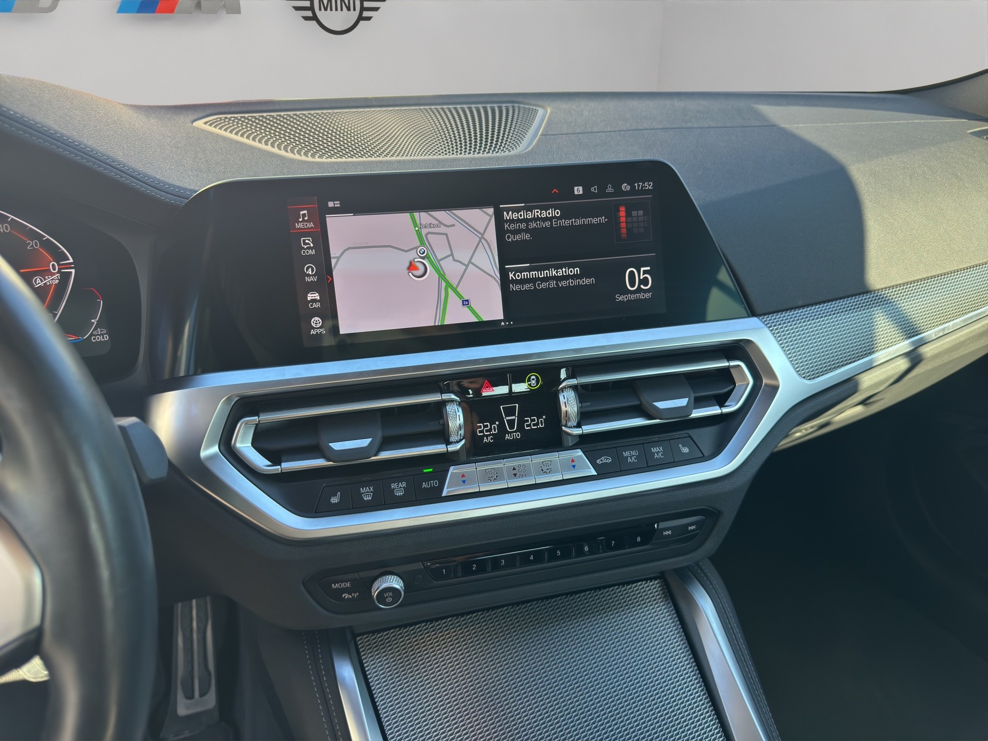 BMW 420i Cabriolet M Sport Steptronic-image-11