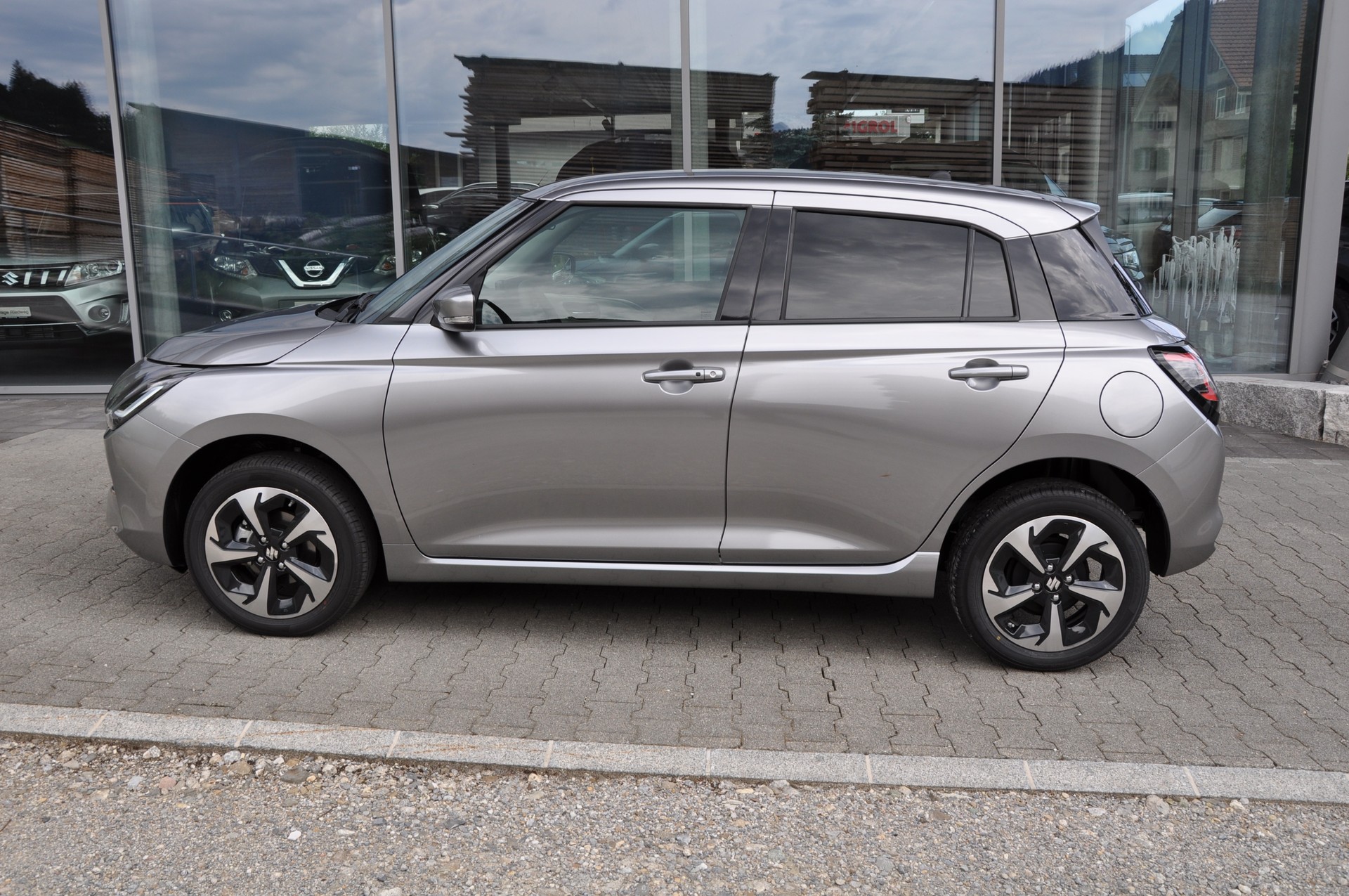 SUZUKI Swift 1.2 Compact Top Hybrid 4x4-image-9