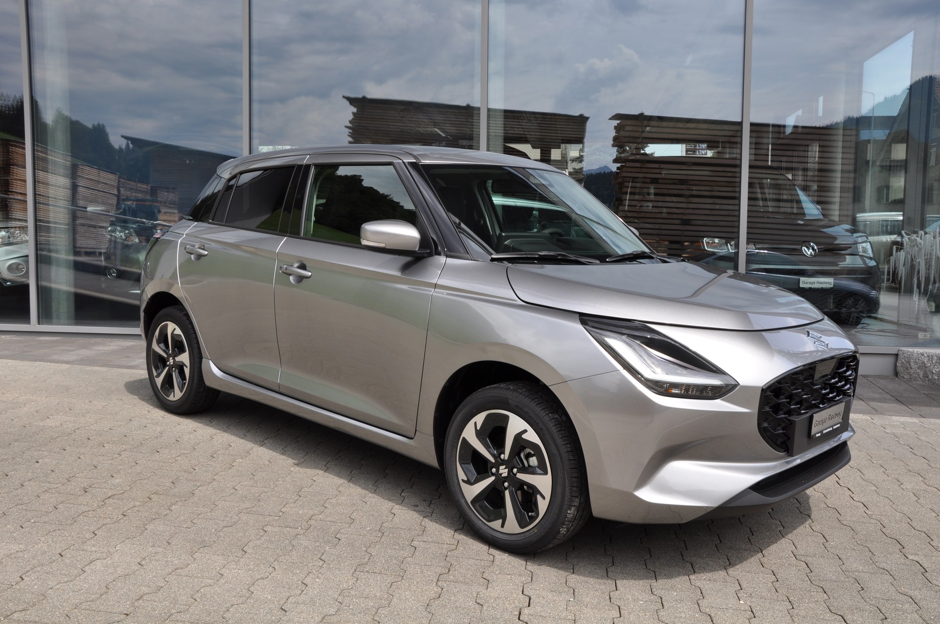SUZUKI Swift 1.2 Compact Top Hybrid 4x4-showroom-element-2