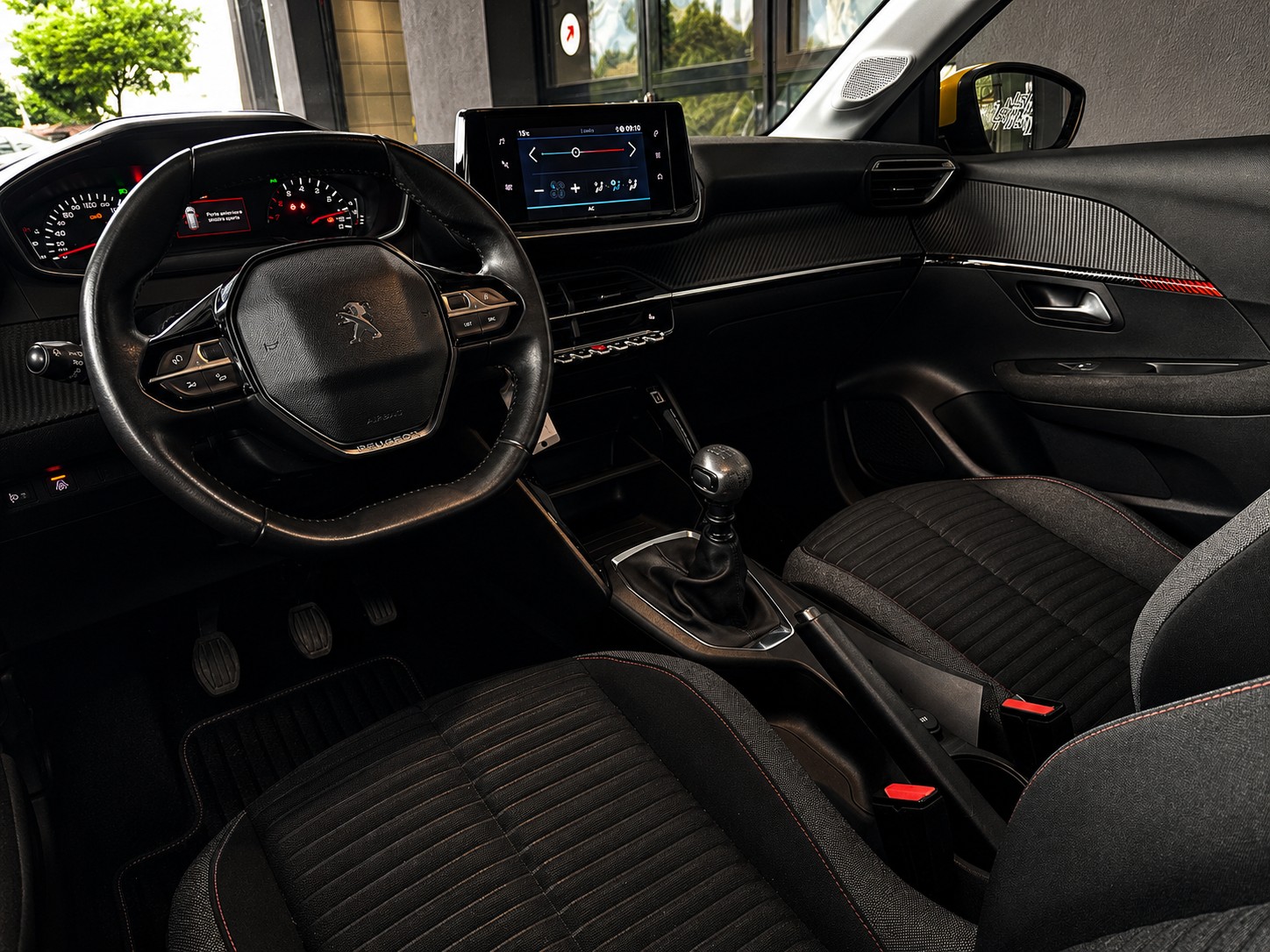 PEUGEOT 208 1.2 PureTech Active-image-6