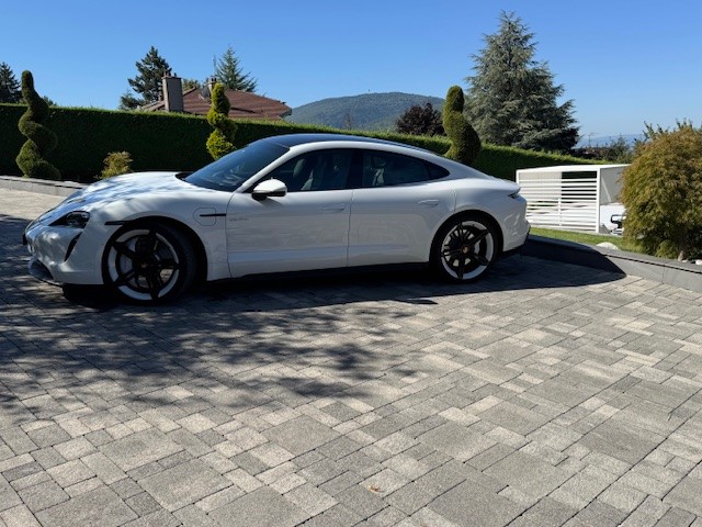 PORSCHE Taycan 4S-image-4