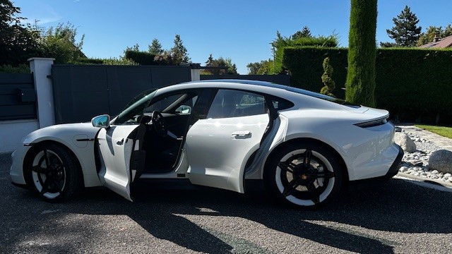 PORSCHE Taycan 4S