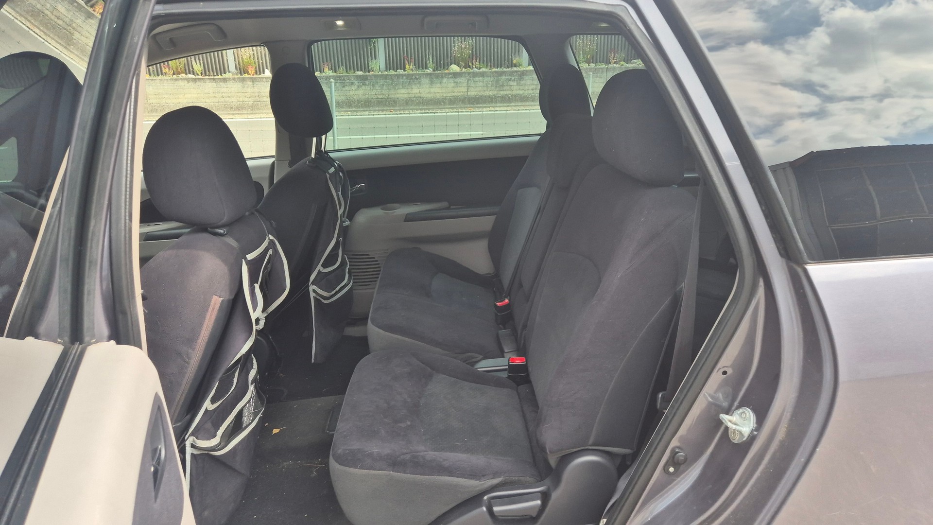 MITSUBISHI Grandis 2.0 16V DID Executive-image-8
