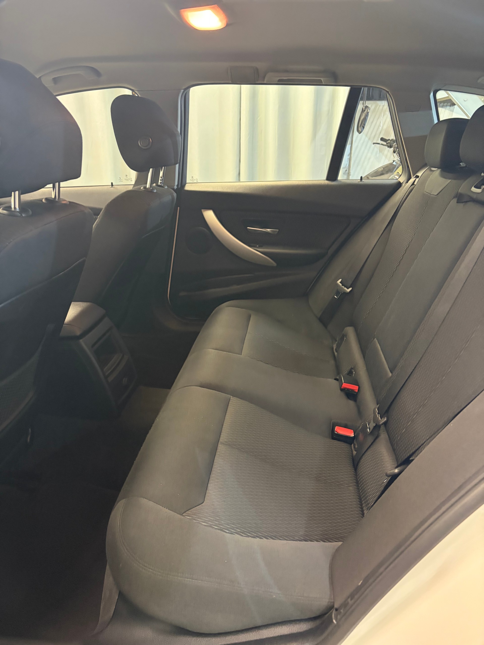 BMW 316d Touring Business Steptronic-image-9