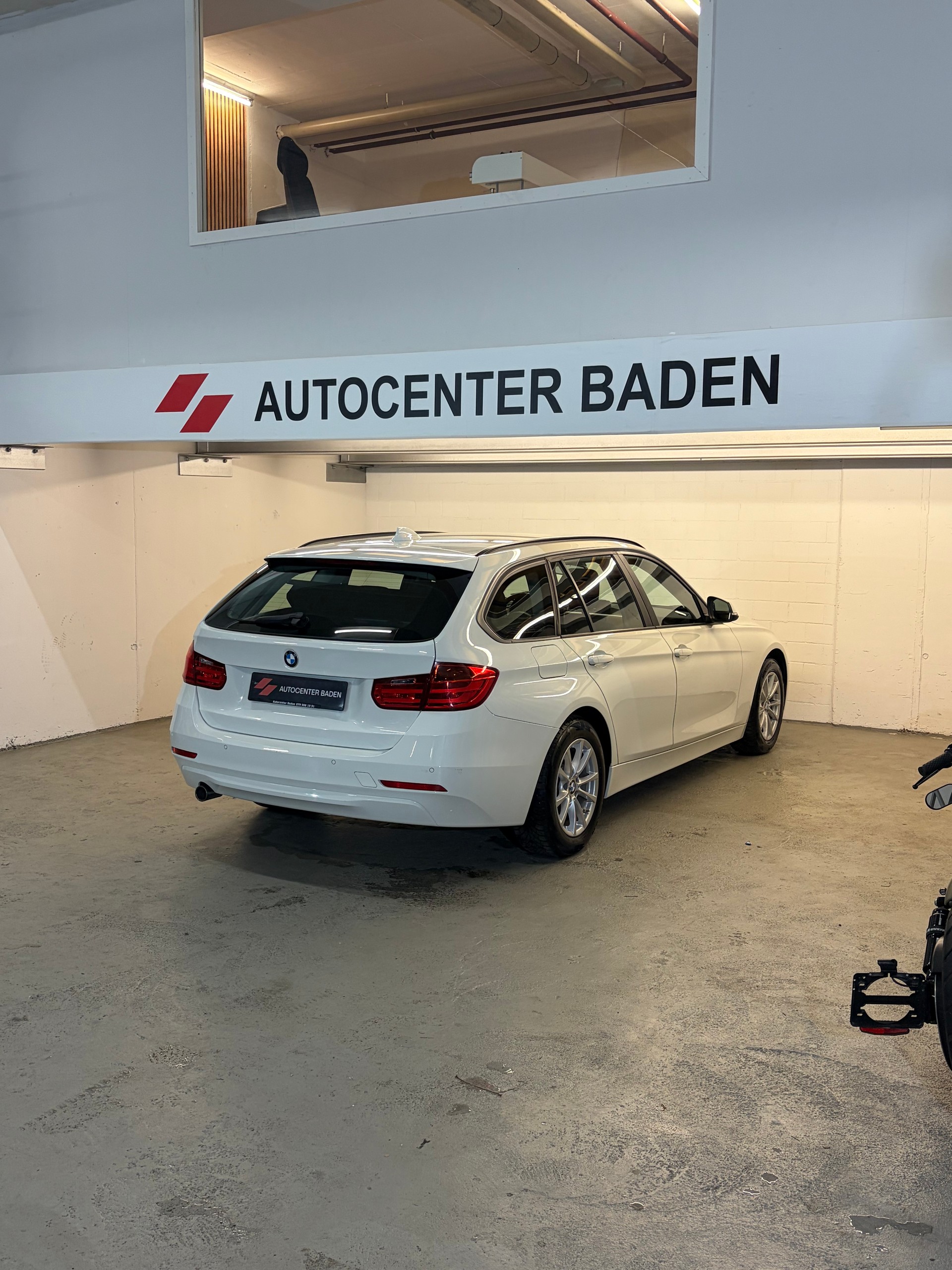 BMW 316d Touring Business Steptronic-showroom-element-3