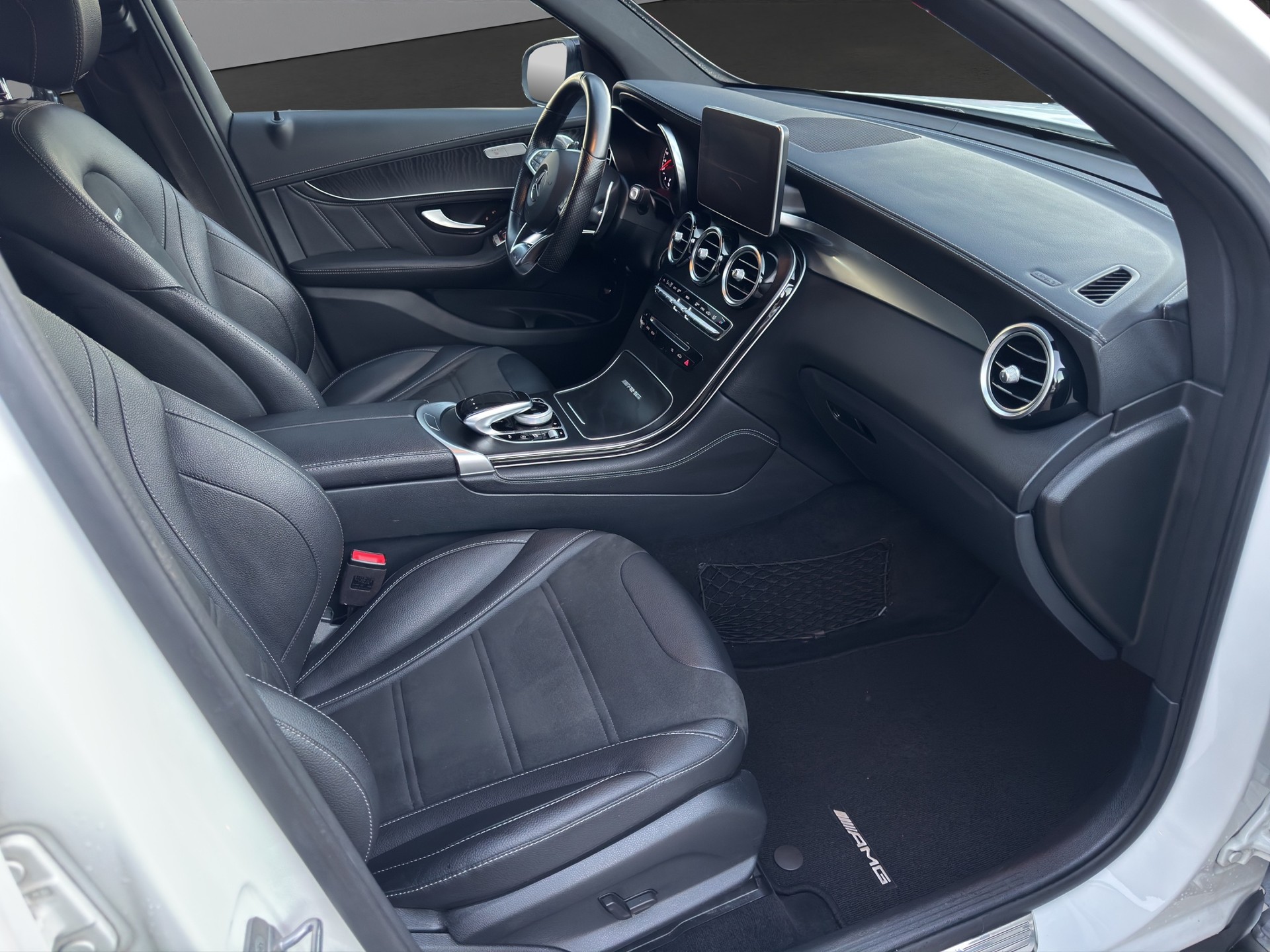 MERCEDES-BENZ GLC 63 AMG 4Matic+ 9G-Tronic-image-9