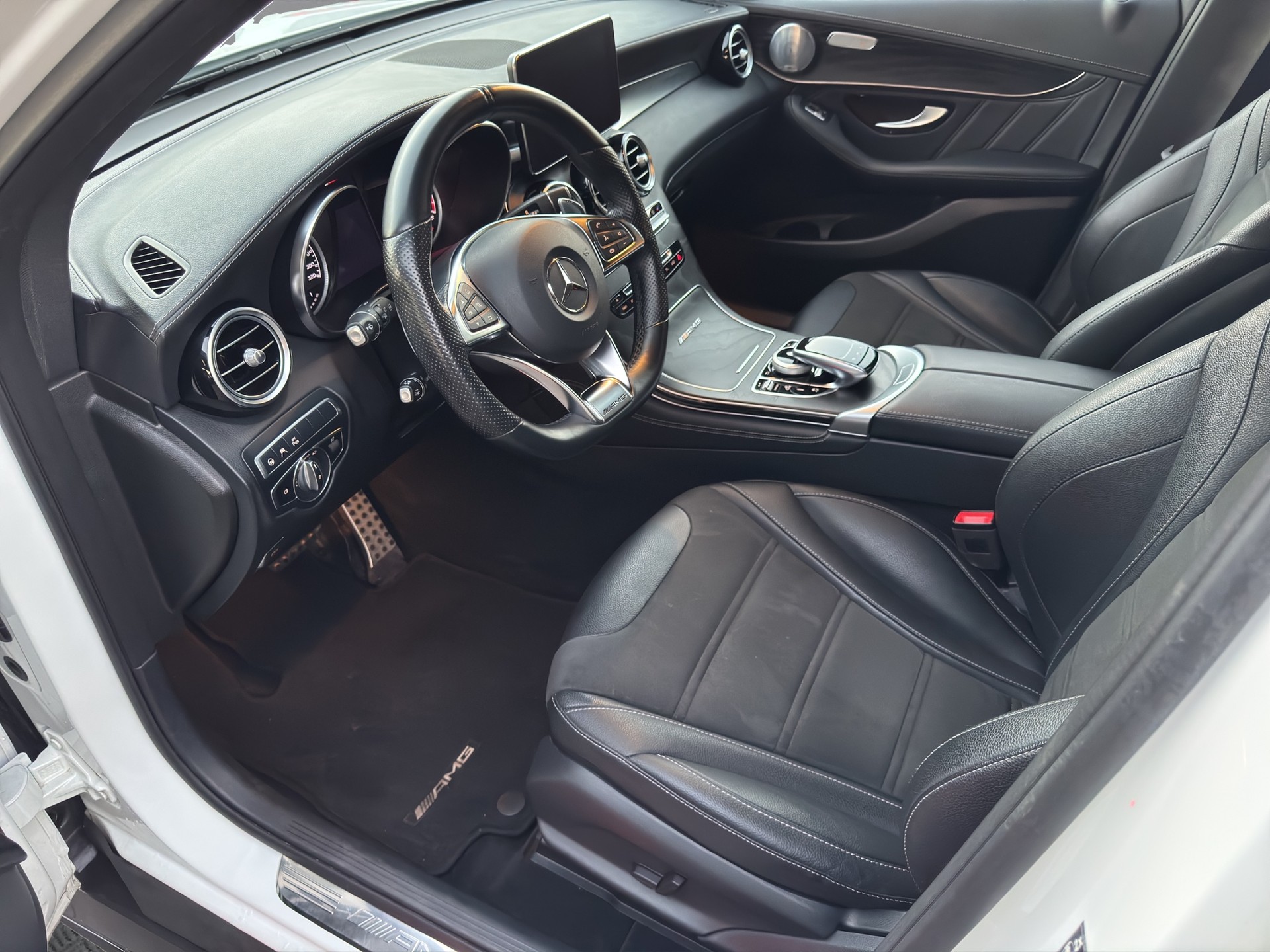 MERCEDES-BENZ GLC 63 AMG 4Matic+ 9G-Tronic-image-10