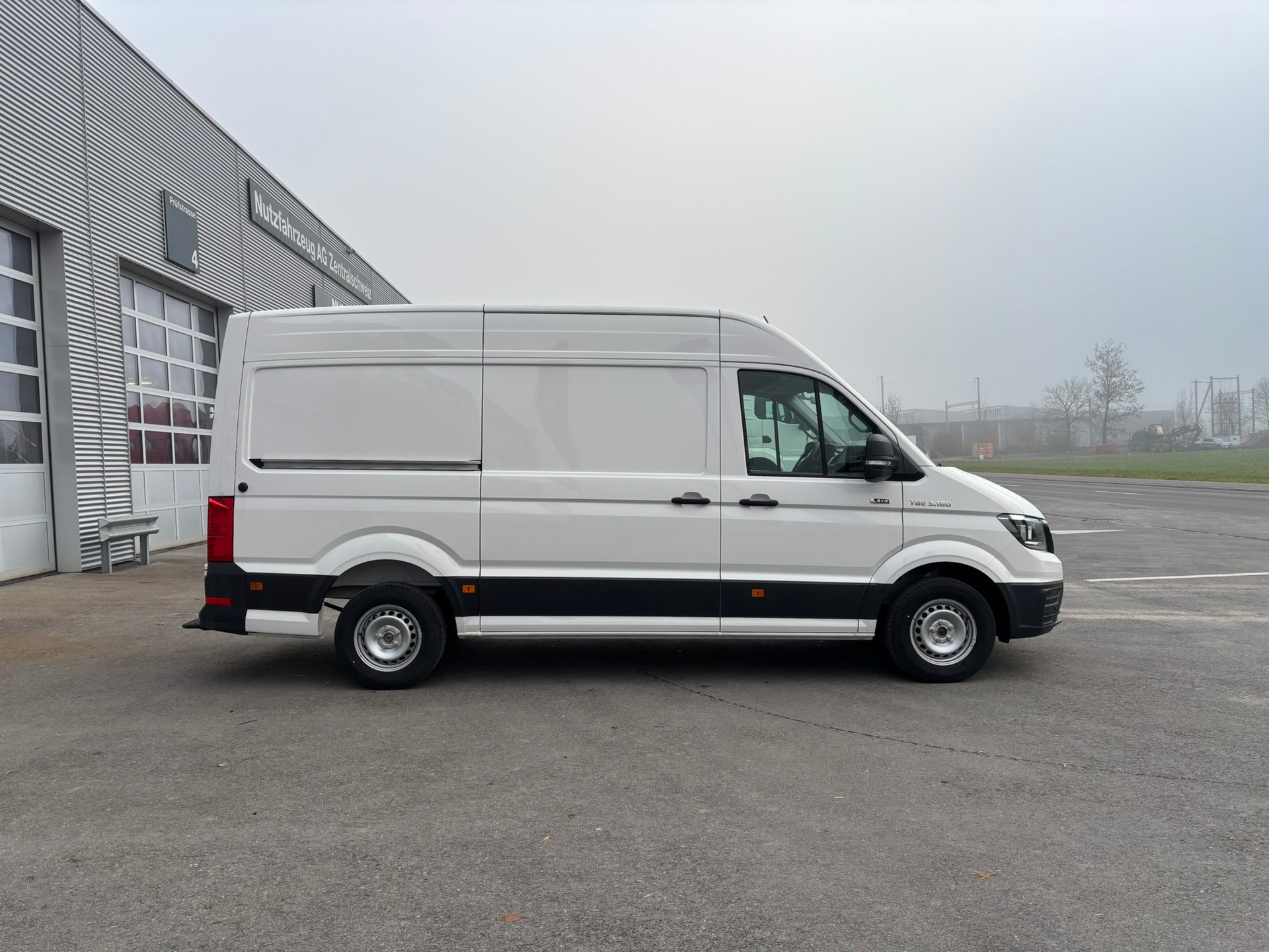 MAN TGE 3.180 Standard 4x4 A-image-3