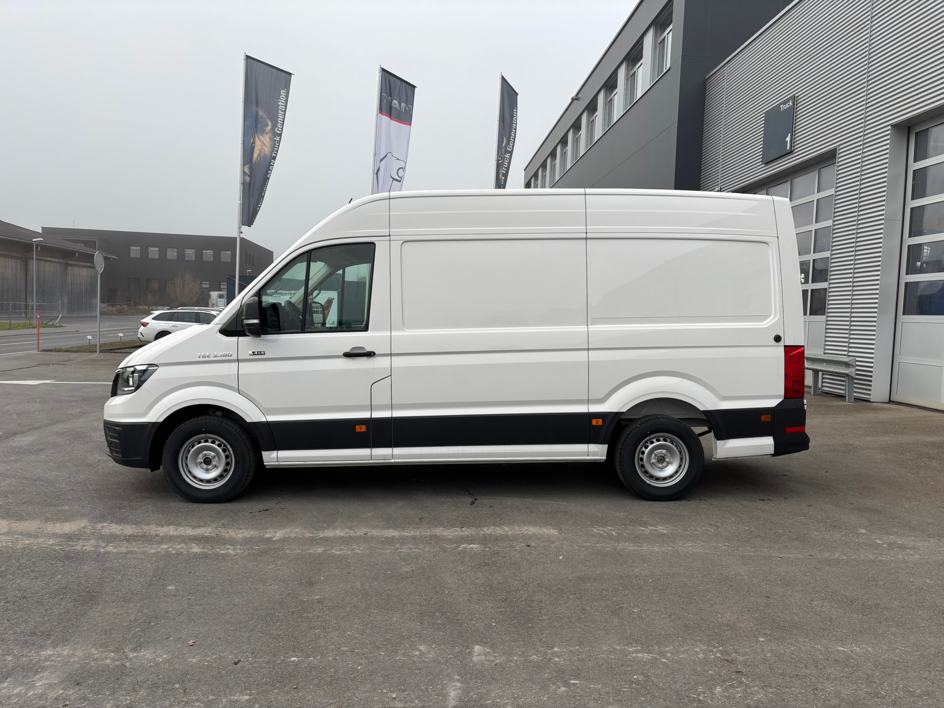 MAN TGE 3.180 Standard 4x4 A-image-2