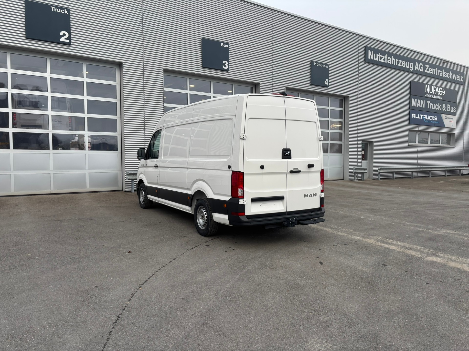 MAN TGE 3.180 Standard 4x4 A-image-4