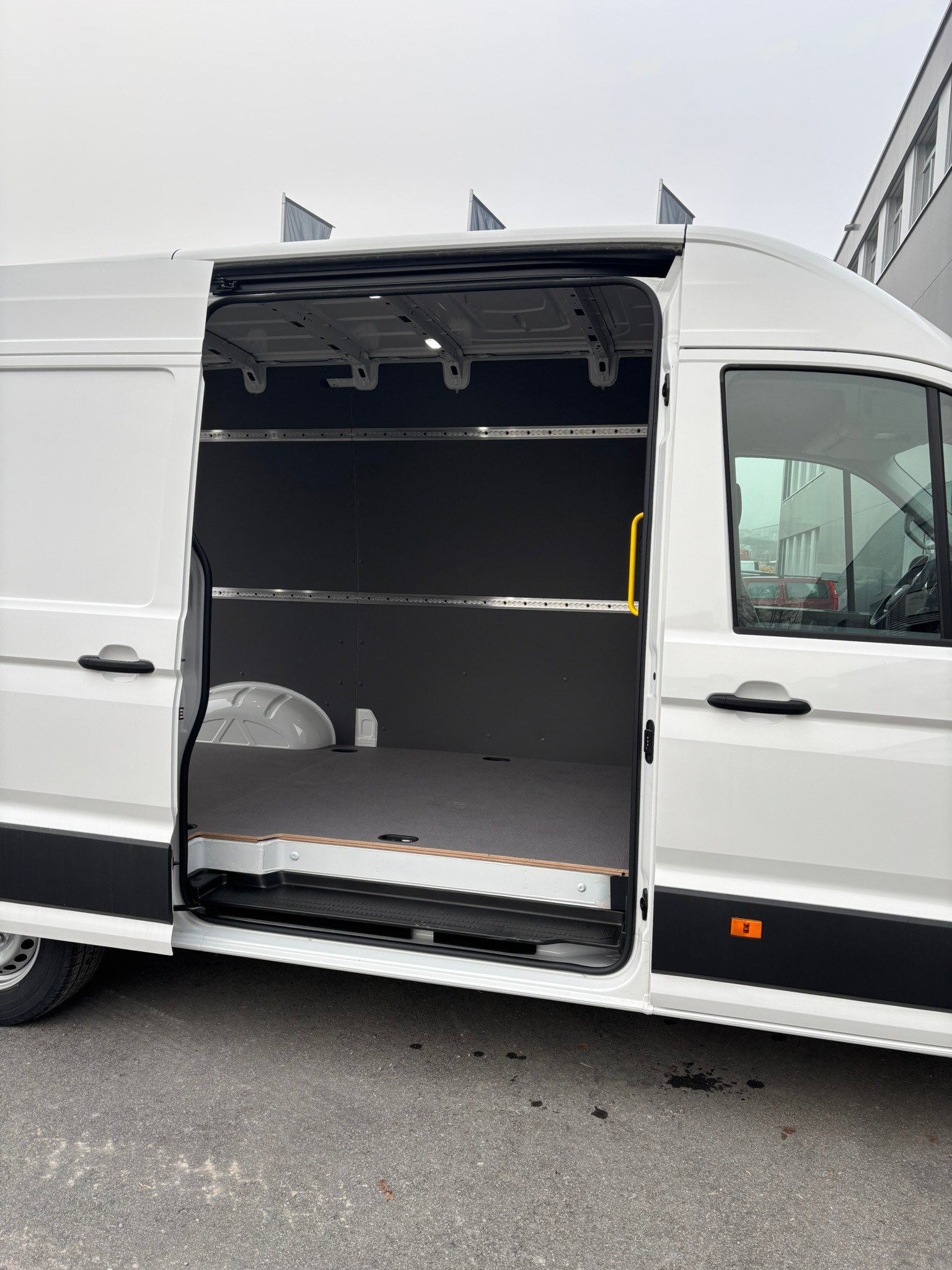 MAN TGE 3.180 Standard 4x4 A-image-8
