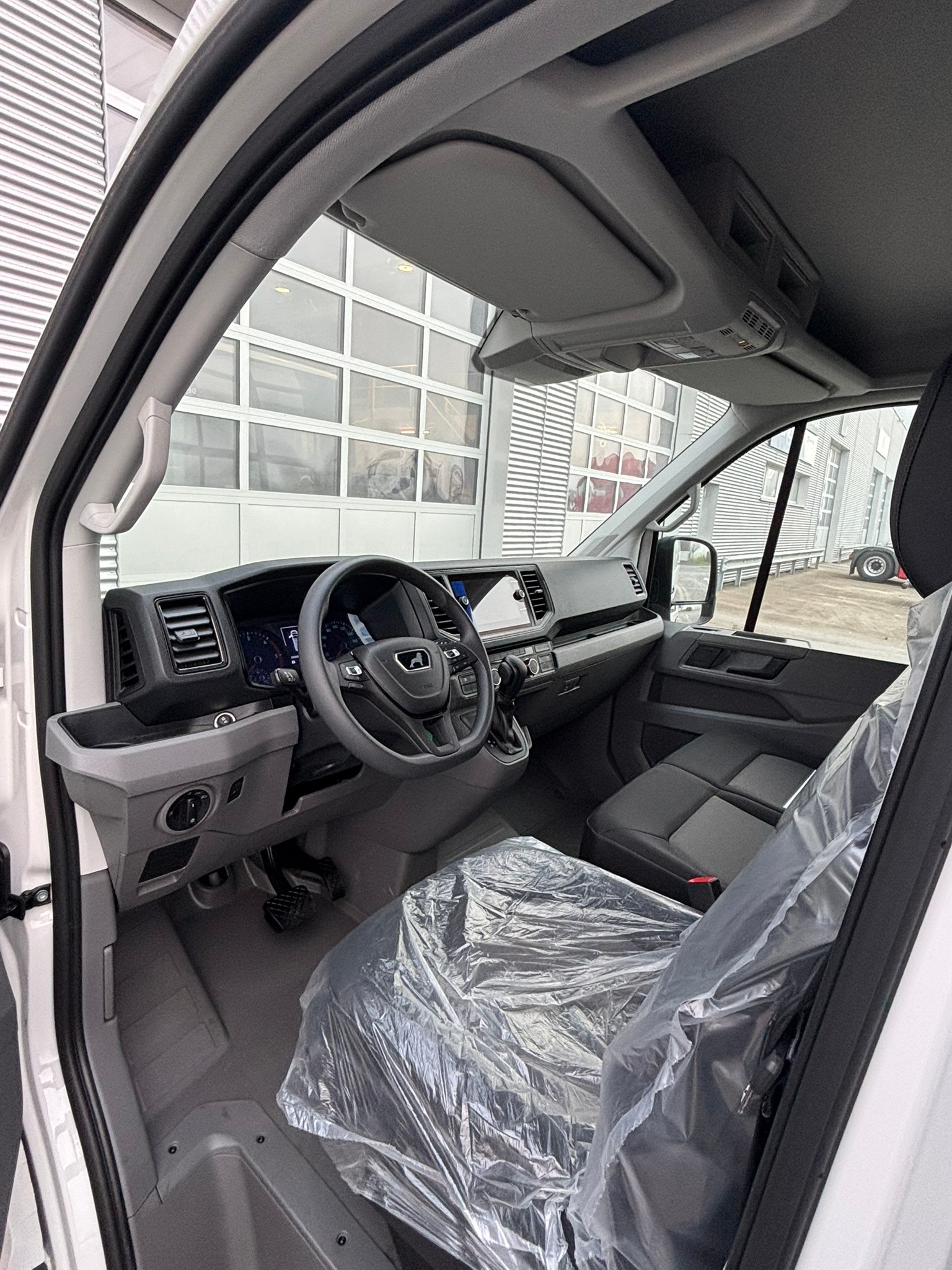 MAN TGE 3.180 Standard 4x4 A-image-9