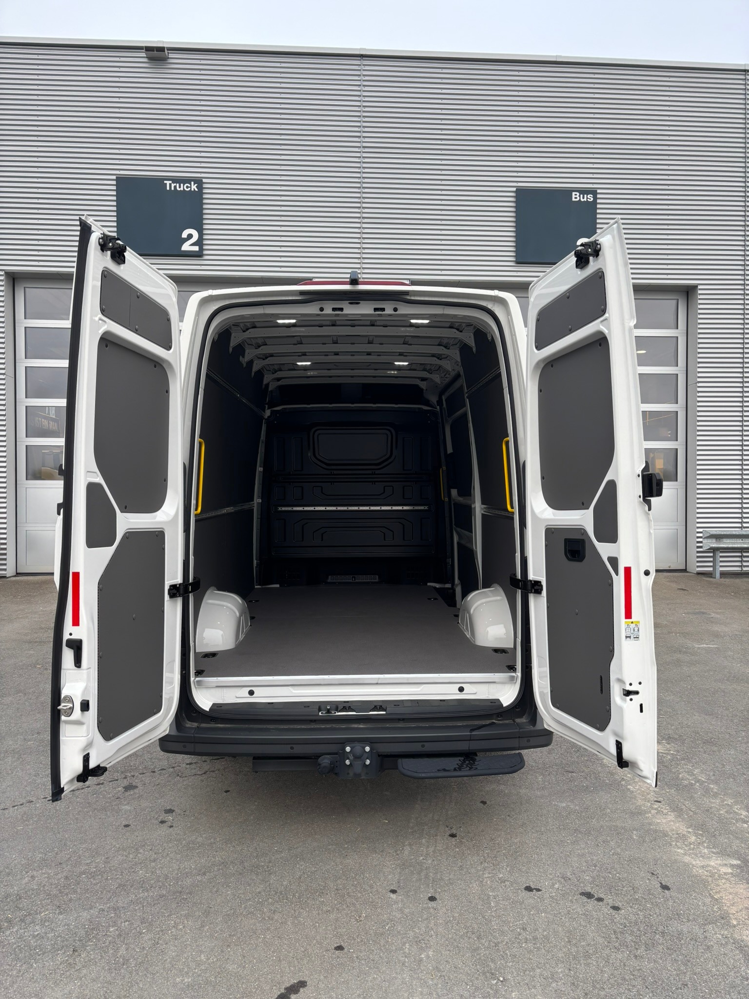 MAN TGE 3.180 Standard 4x4 A-image-7