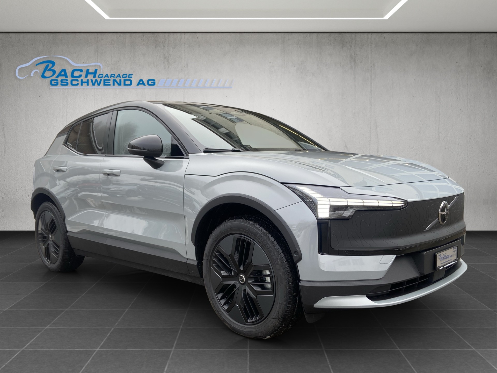 VOLVO EX30 CC E60 69kWh Twin Ultra Performance AWD-image-1