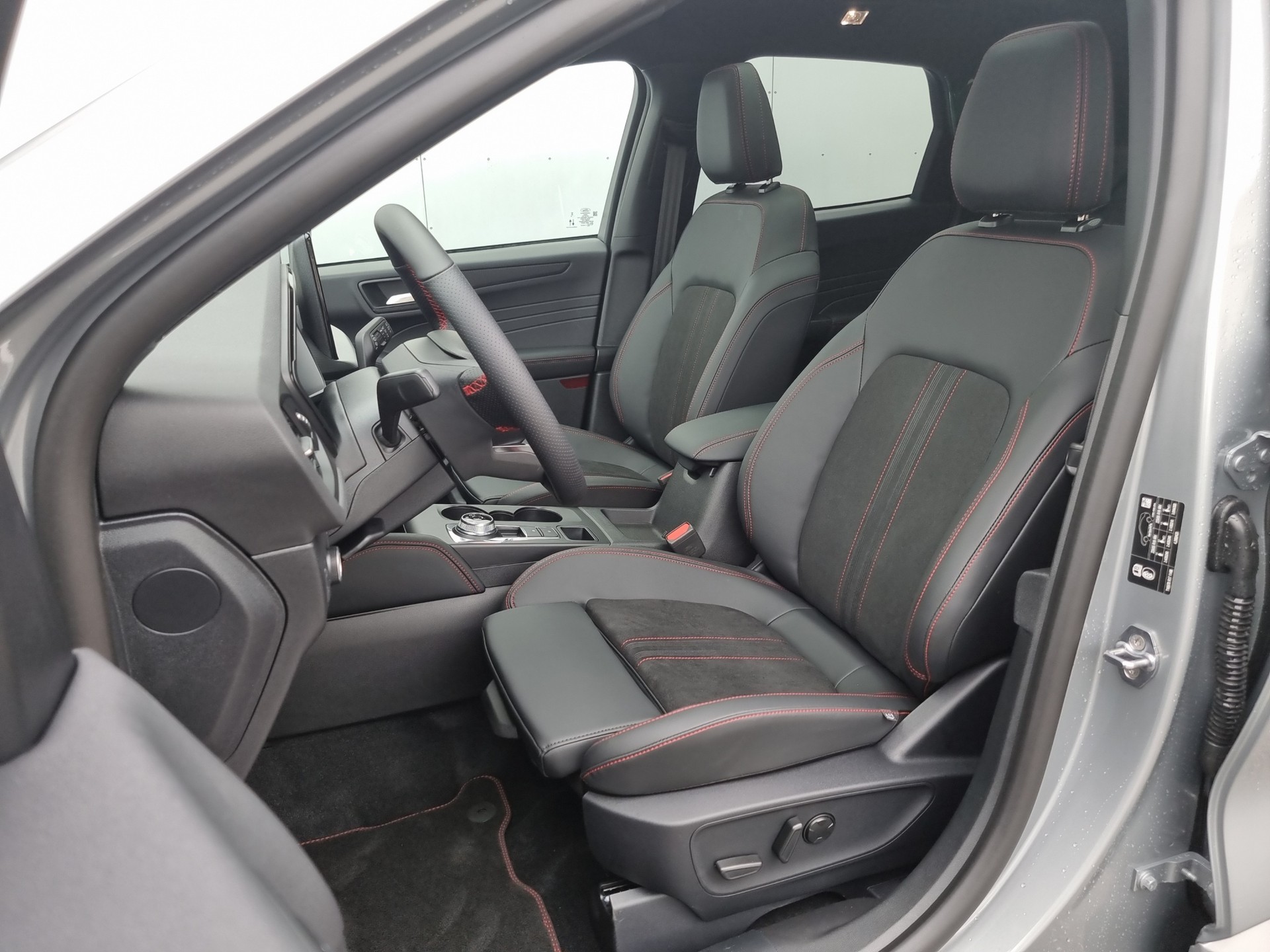 FORD Kuga 2.5 Plug-in Hybrid ST-Line X-image-11