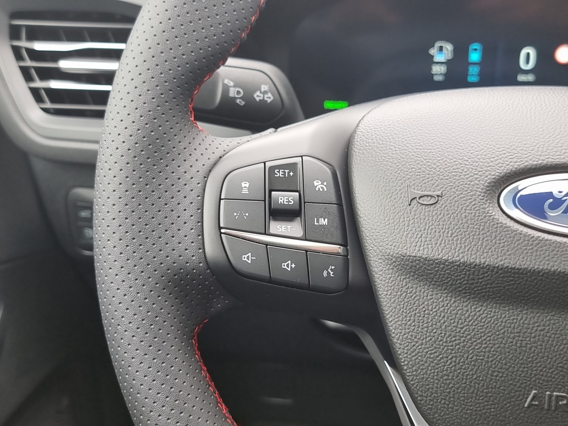 FORD Kuga 2.5 Plug-in Hybrid ST-Line X-image-9