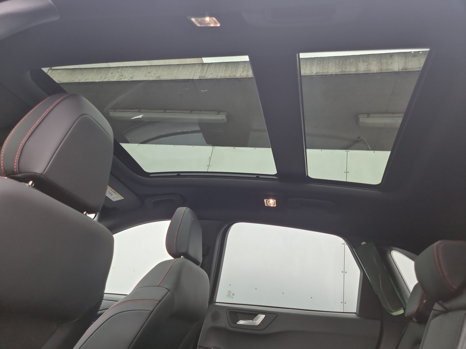 FORD Kuga 2.5 Plug-in Hybrid ST-Line X-image-12