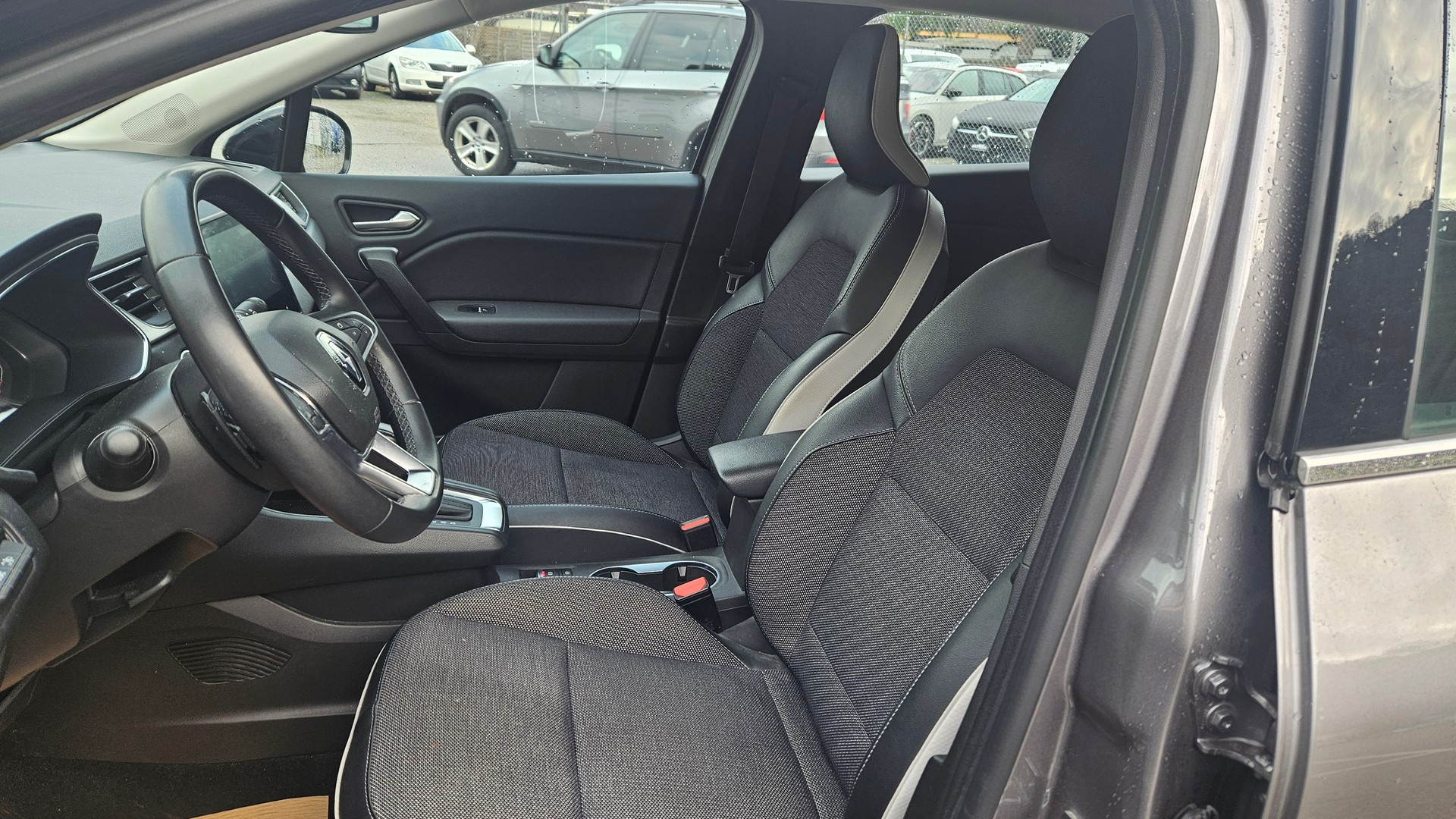 RENAULT Captur 1.3 TCe Techno EDC-image-4