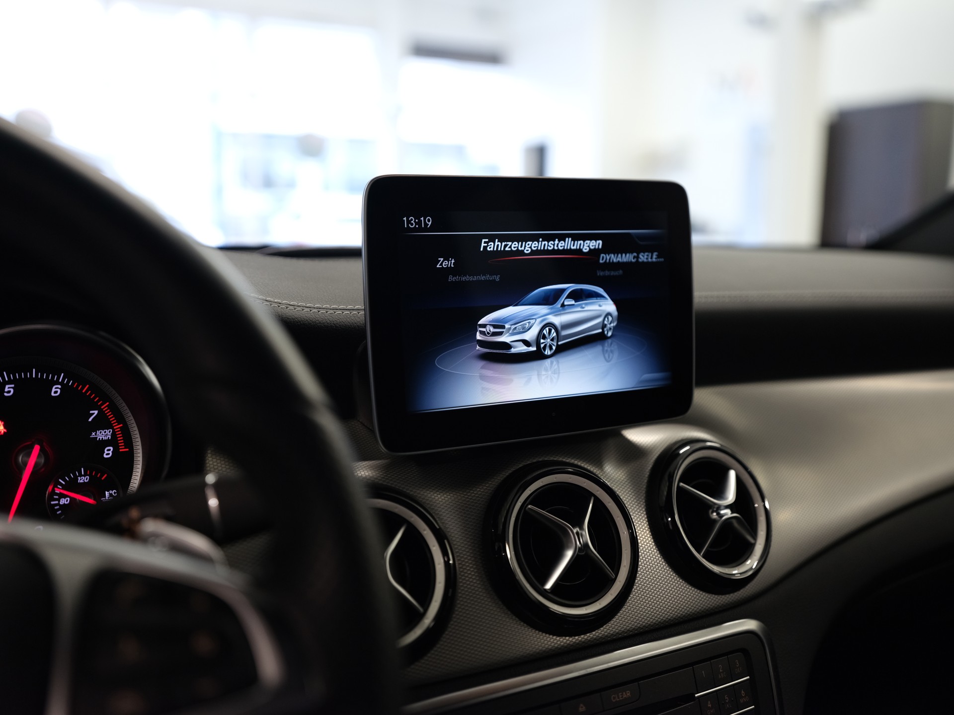 MERCEDES-BENZ CLA Shooting Brake 180 d Urban 7G-DCT-image-20