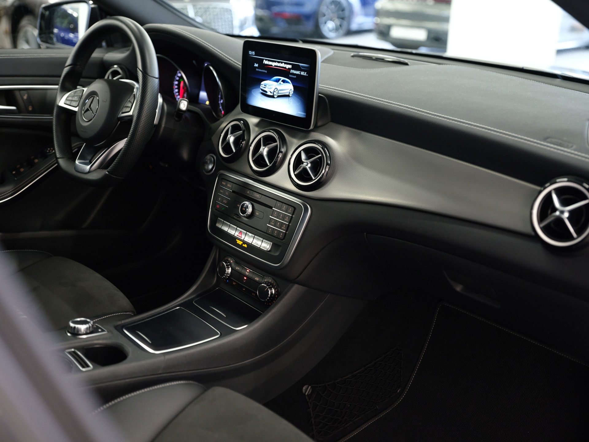 MERCEDES-BENZ CLA Shooting Brake 180 d Urban 7G-DCT-image-16