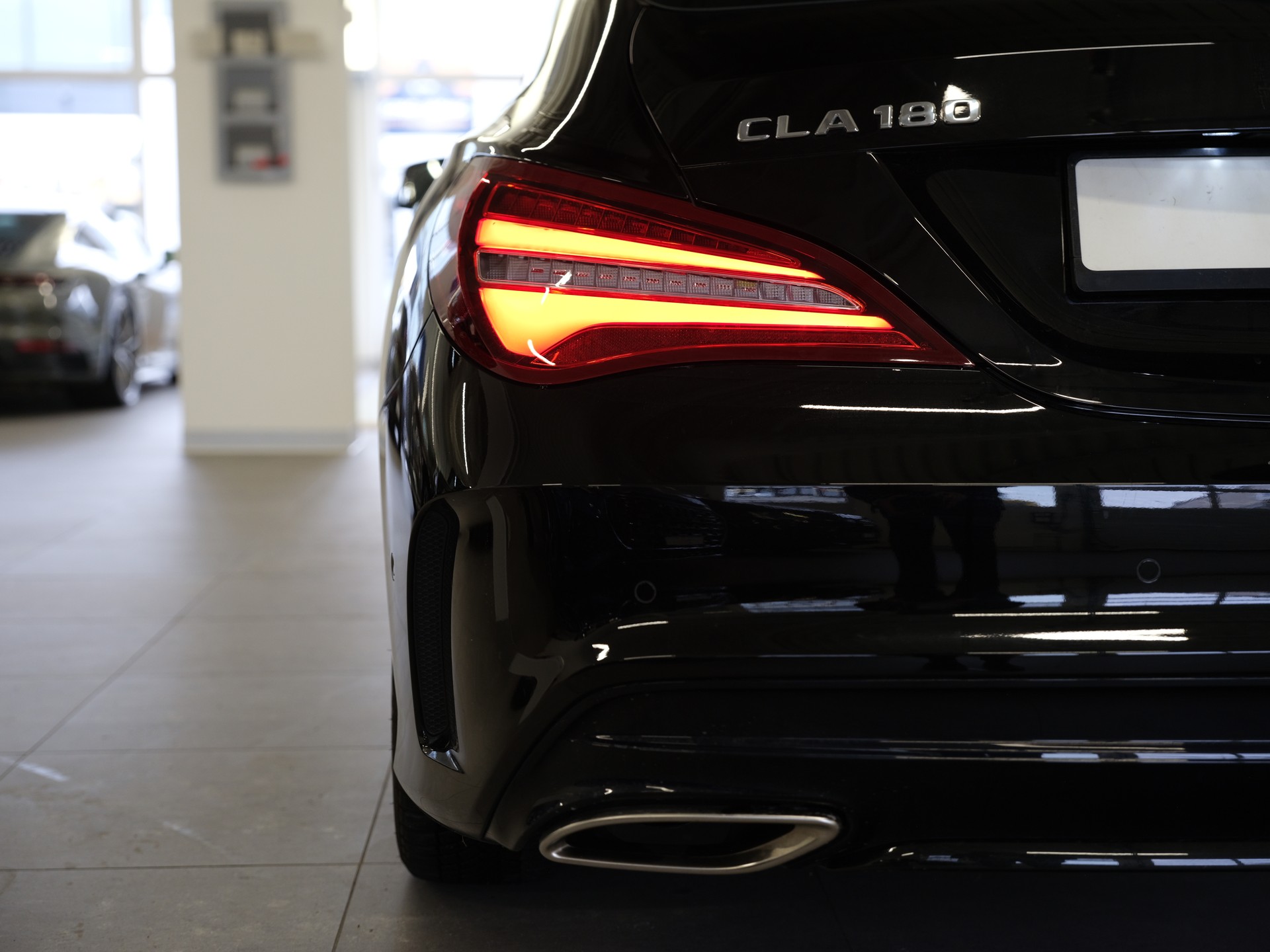 MERCEDES-BENZ CLA Shooting Brake 180 d Urban 7G-DCT-image-11