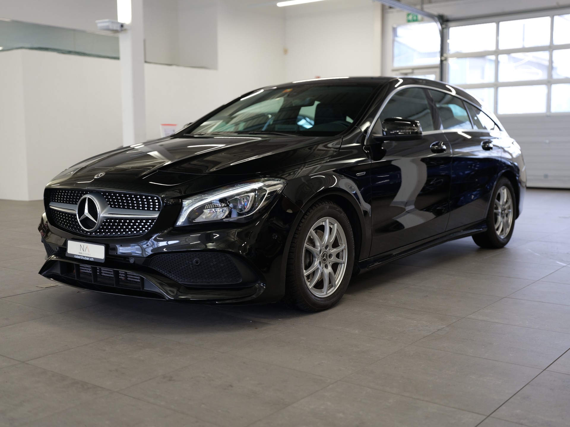 MERCEDES-BENZ CLA Shooting Brake 180 d Urban 7G-DCT-image-3