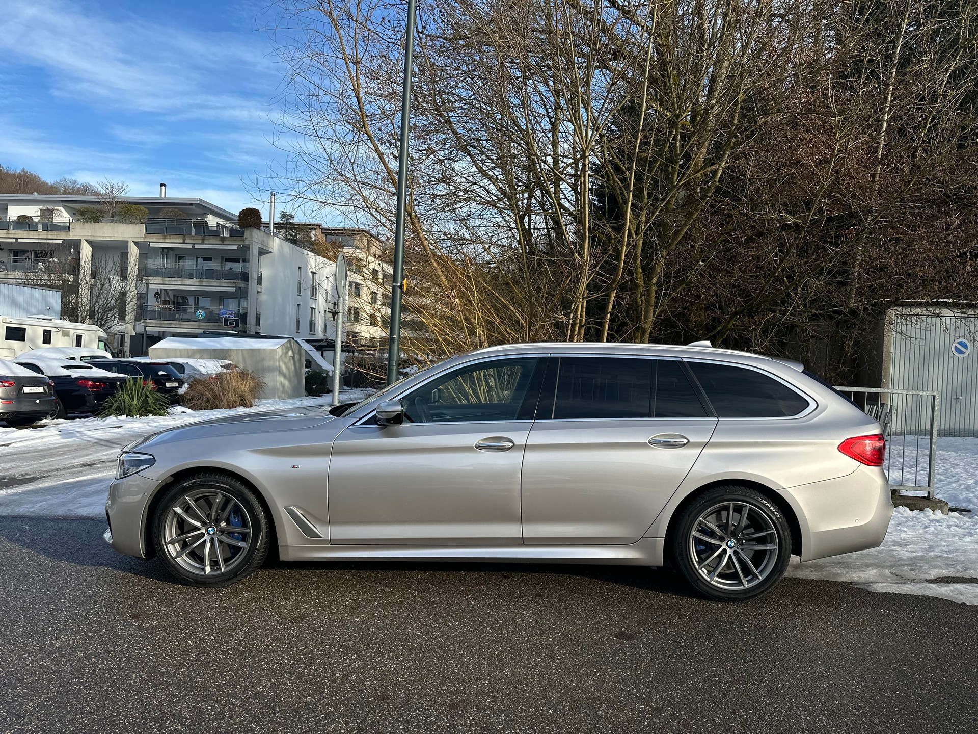 BMW 540d xDrive Touring M Sport Steptronic-image-3