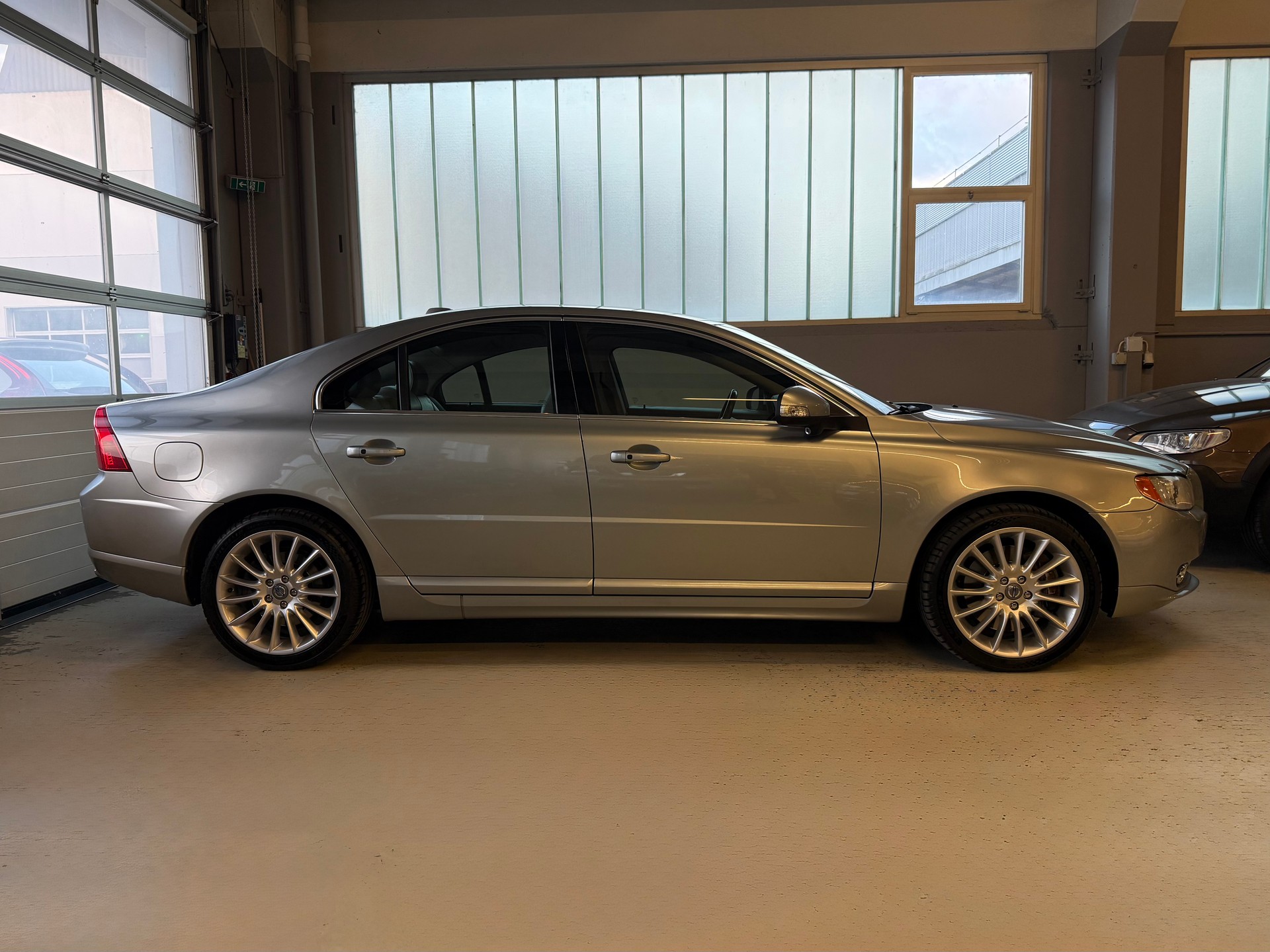 VOLVO S80 4.4 V8 AWD Summum Geartronic-image-3