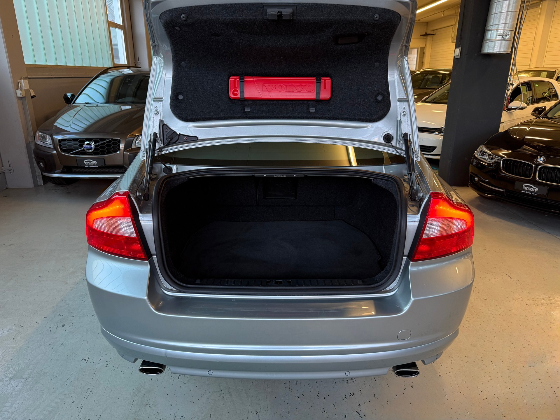 VOLVO S80 4.4 V8 AWD Summum Geartronic-image-8