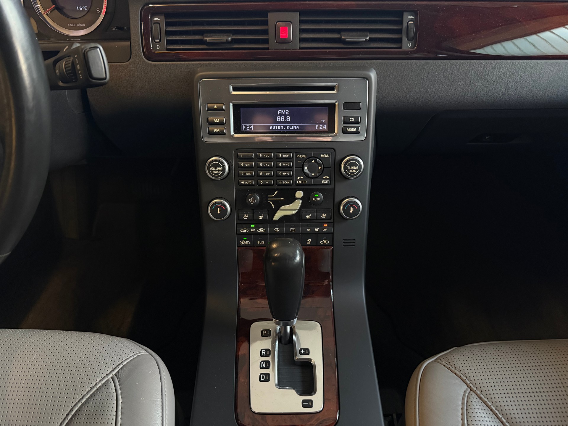 VOLVO S80 4.4 V8 AWD Summum Geartronic-image-14